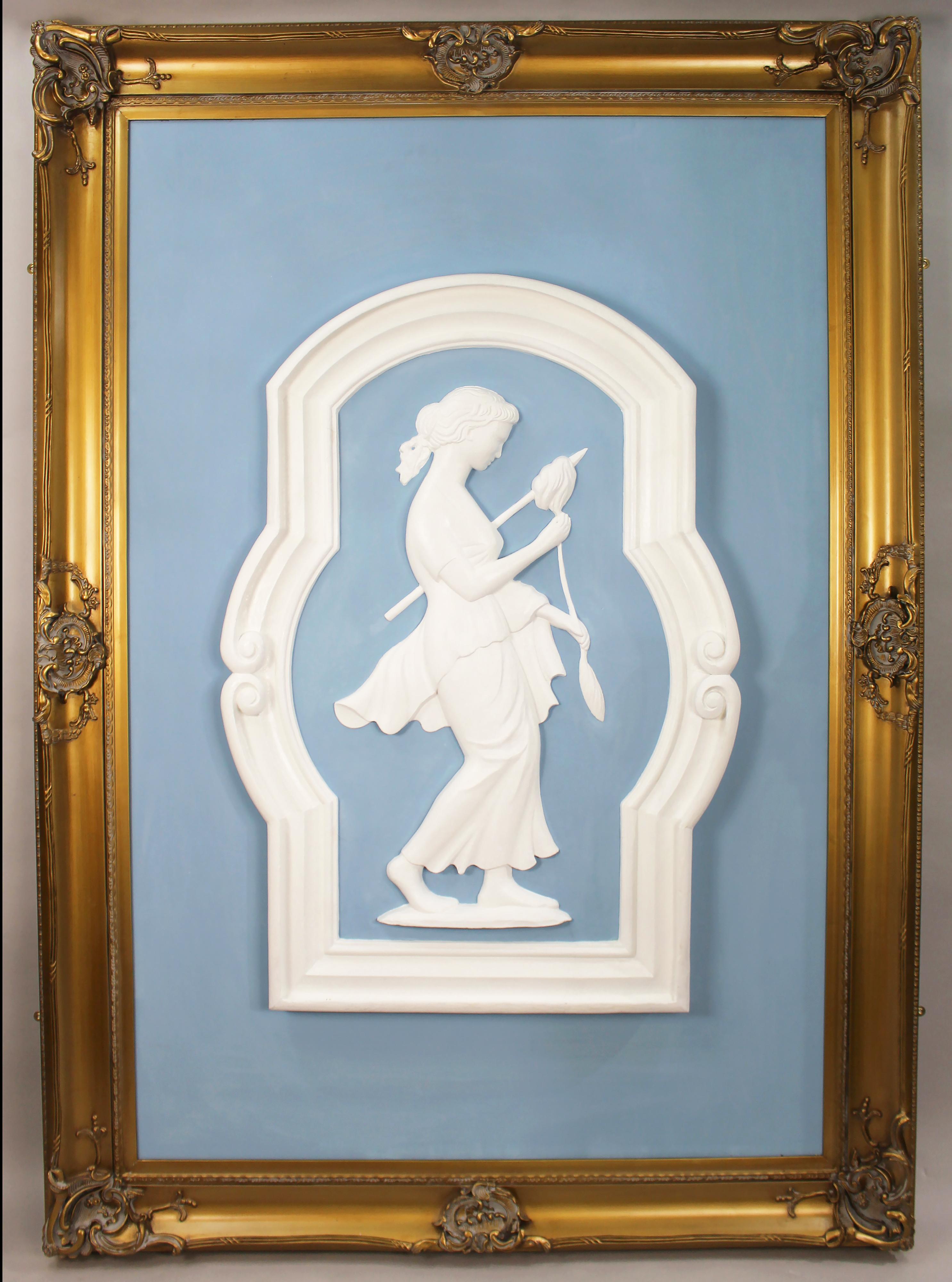 Britannique Ensemble de 4 panneaux monumentaux en plâtre Art déco britannique dans des cadres dorés en vente