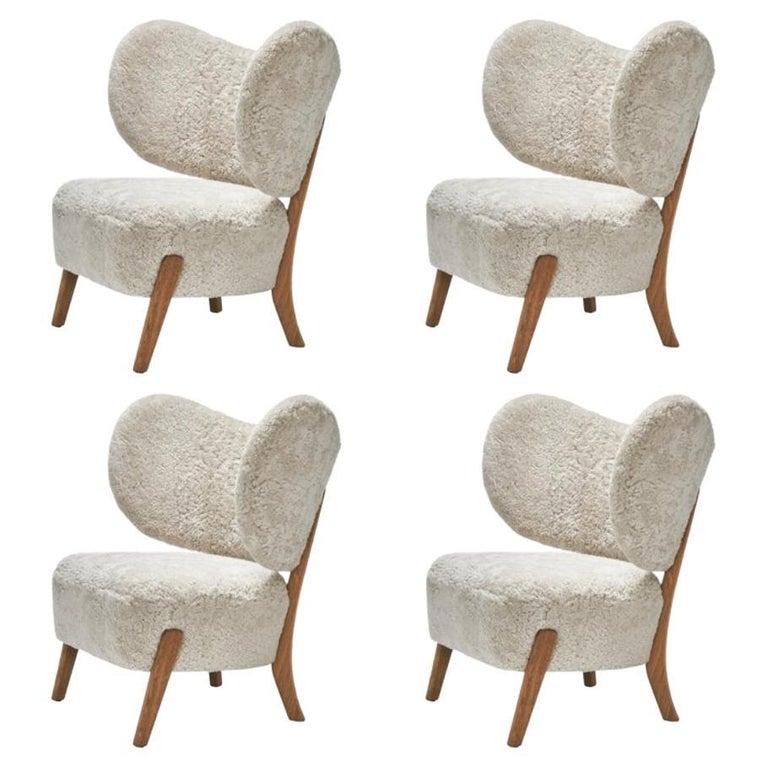  Set di 4 sedie da salotto TMBO bianche in pelle di pecora Moonlight di Mazo Design
Dimensioni: L 90 x P 68,5 x H 87 cm
Materiali: Oak, Pelle di pecora.
Disponibile anche: ROMO/Linara, DAW/Royal, KVADRAT/Remix, KVADRAT/Hallingdal & Fiord,