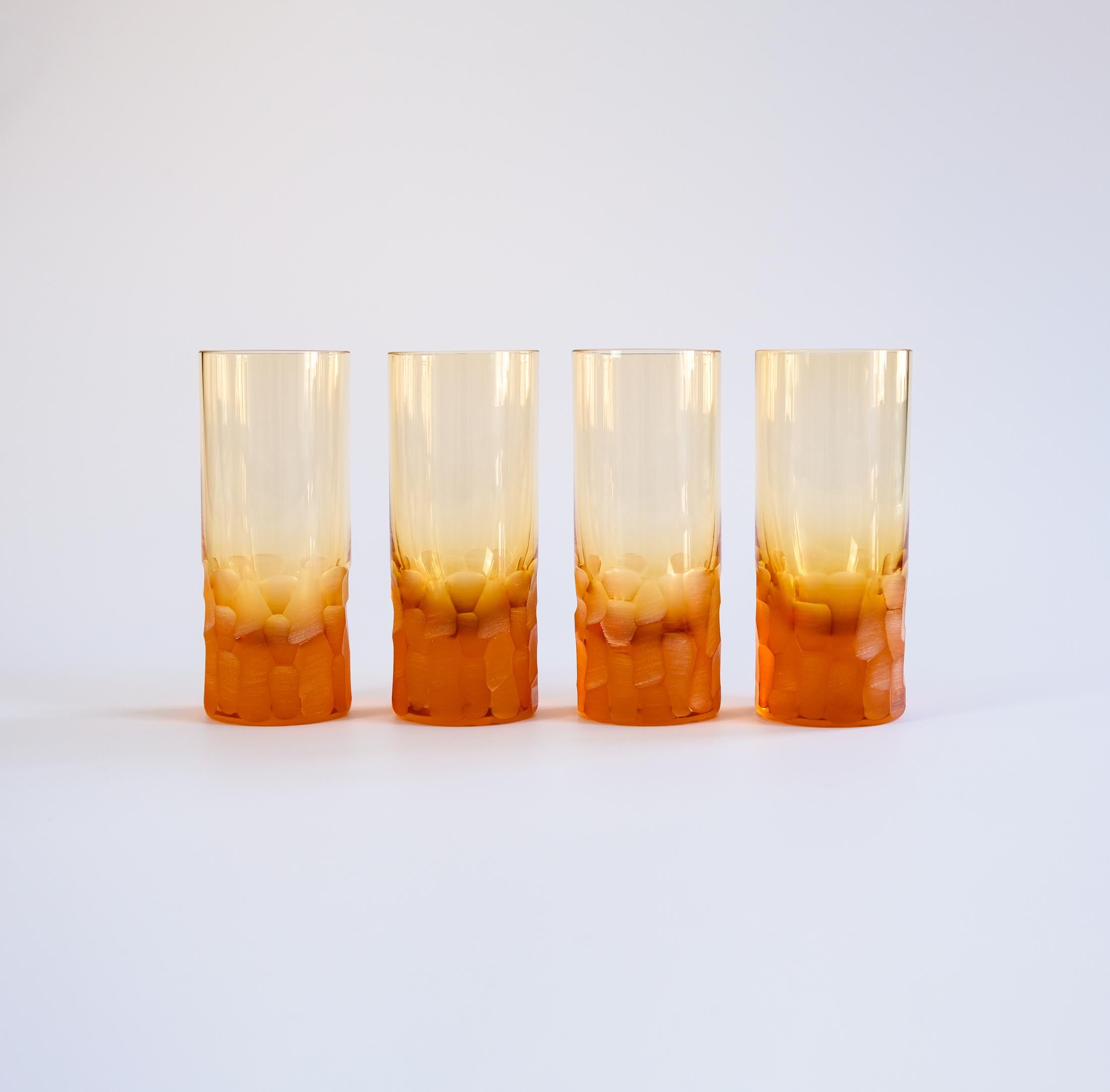 Mid-Century Modern Ensemble de 4 verres à whisky « Pebbles » en cristal Moser Oldrich Lipa, 1968 en vente