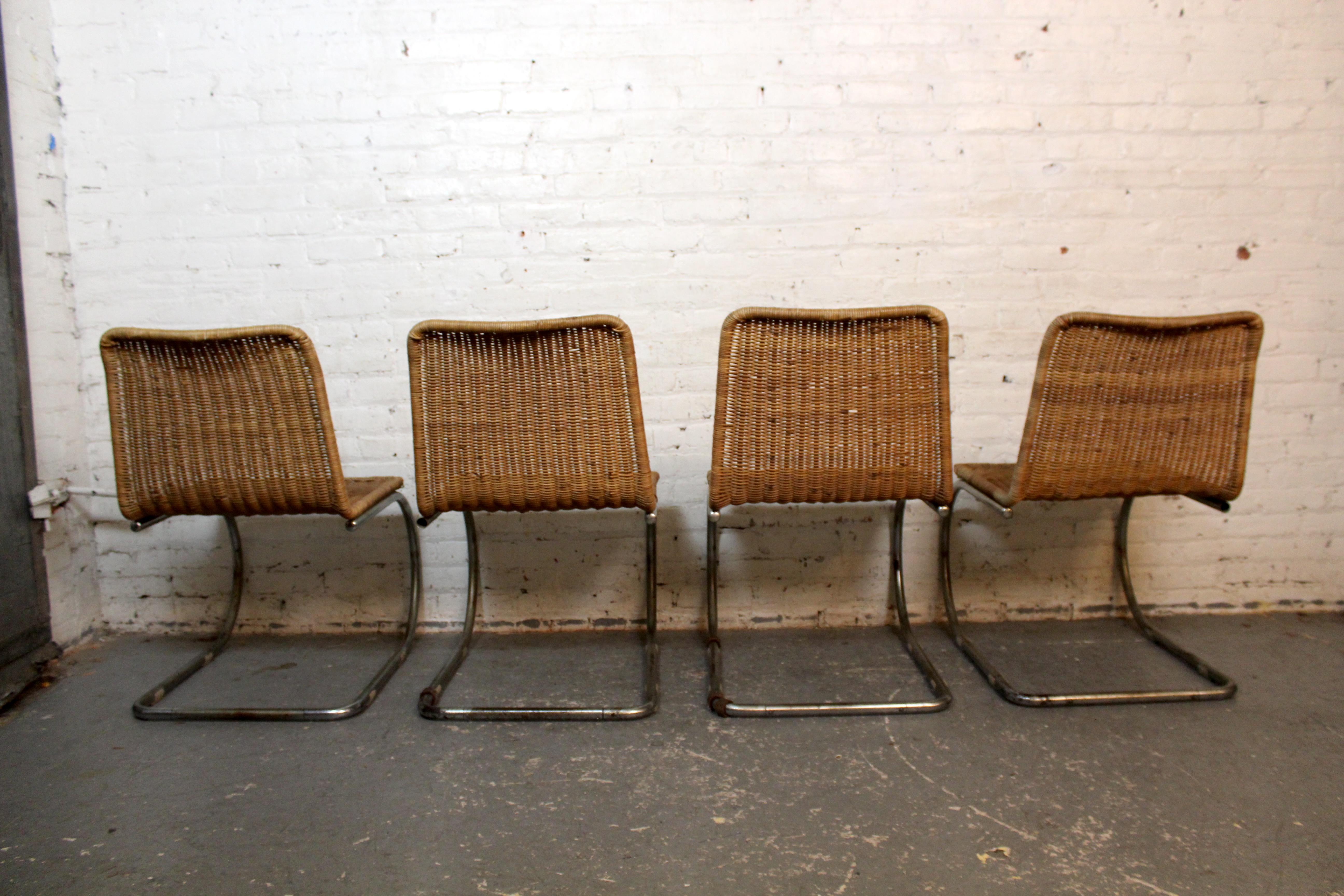 Inconnu Ensemble de 4 chaises luge de style MR 10 en vente