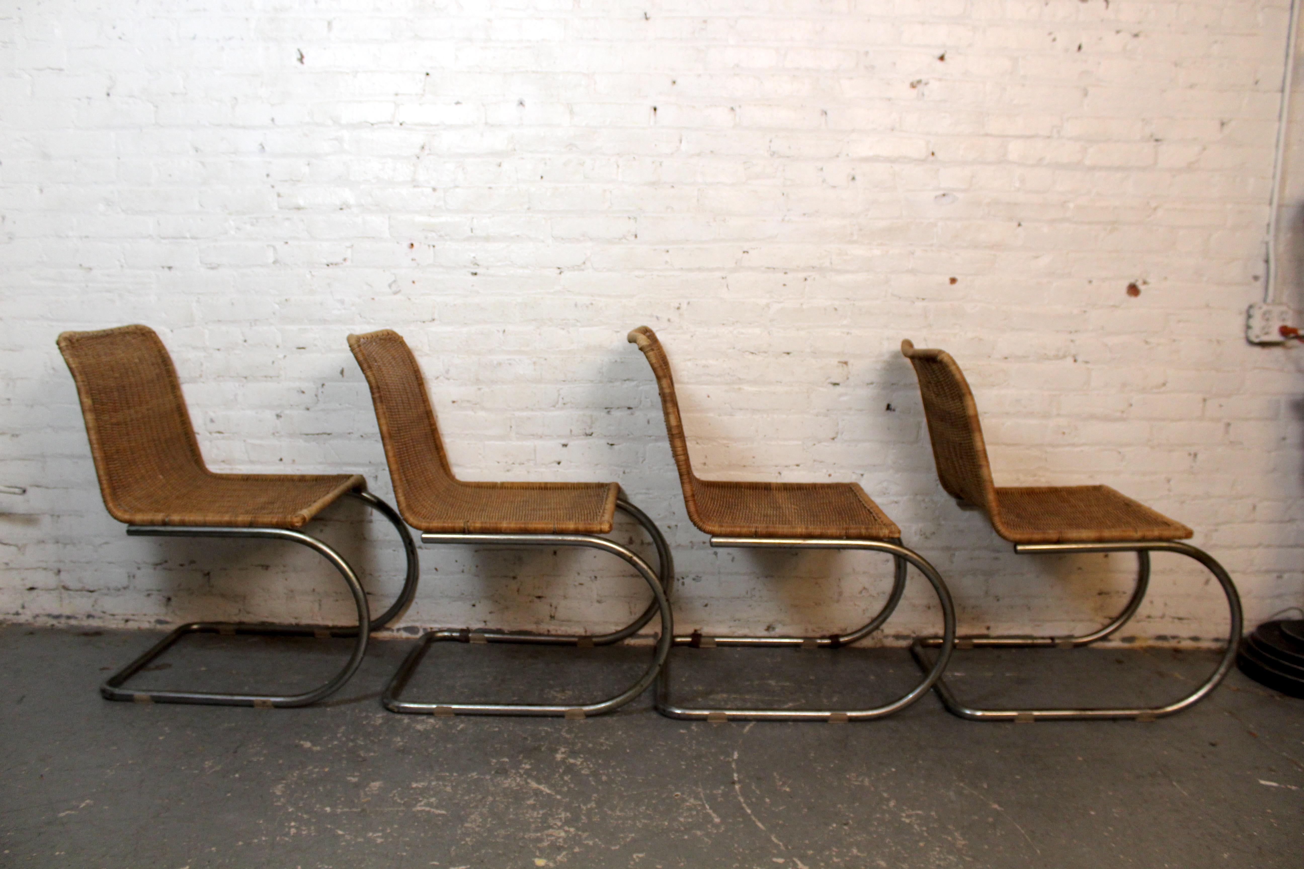 Tissage Ensemble de 4 chaises luge de style MR 10 en vente