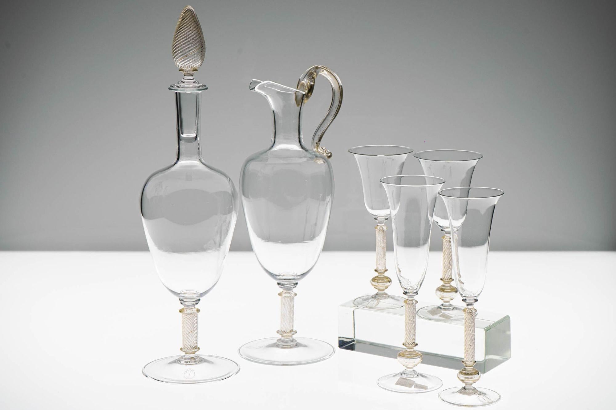 Set of 4 Murano stemmed glass, pitcher and bottle. Fuin attribution. Gold Leaf. In Good Condition For Sale In Tavarnelle val di Pesa, Florence