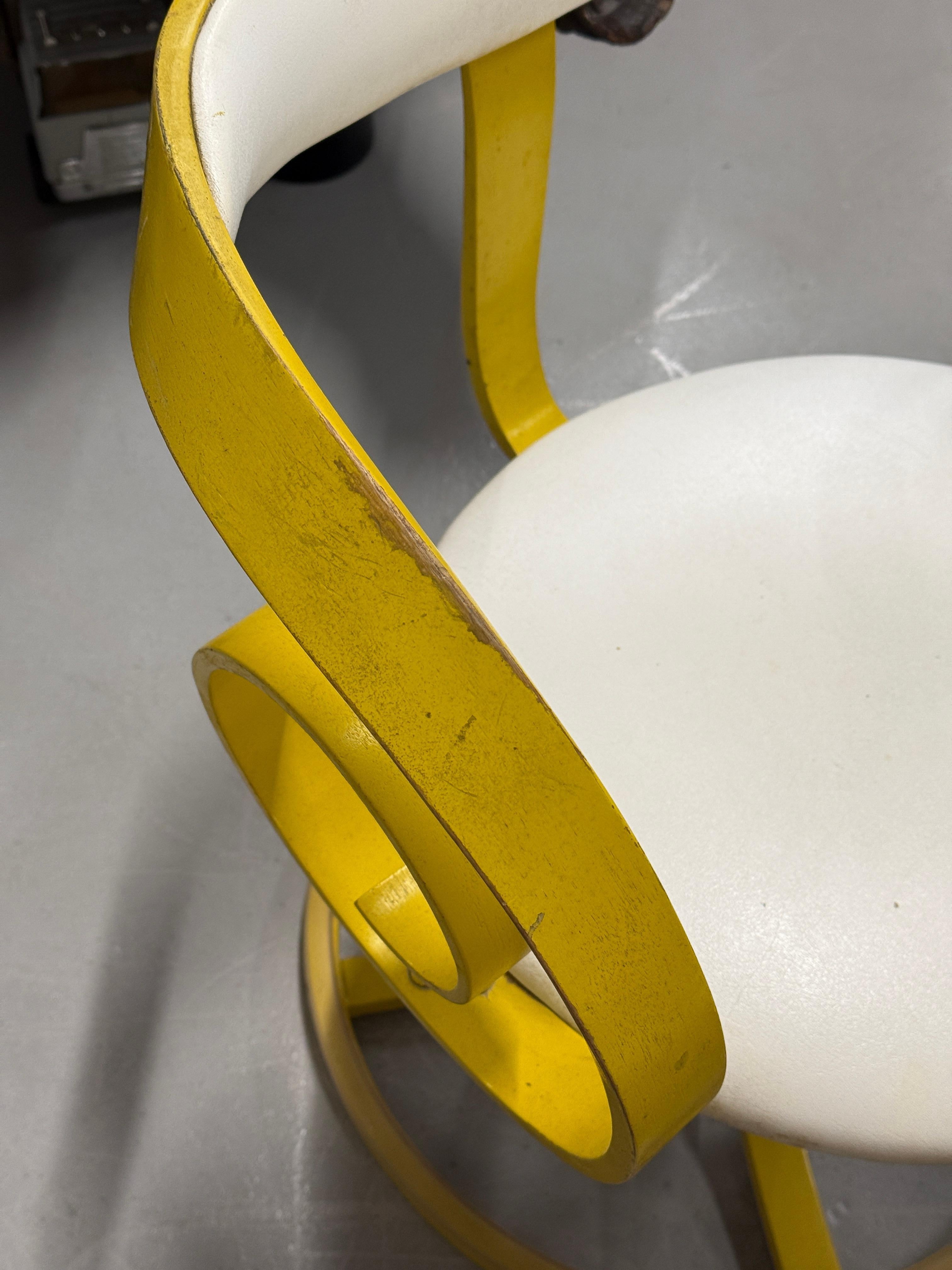 Ensemble de 4 fauteuils jaune moutarde George Mulhauser pour Plycraft Sultana Bon état - En vente à Palm Springs, CA