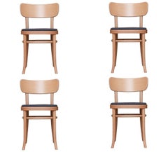 Lot de 4 chaises MZO en bois de hêtre avec assise tapissée en Kvadrat noir par Mazo Design