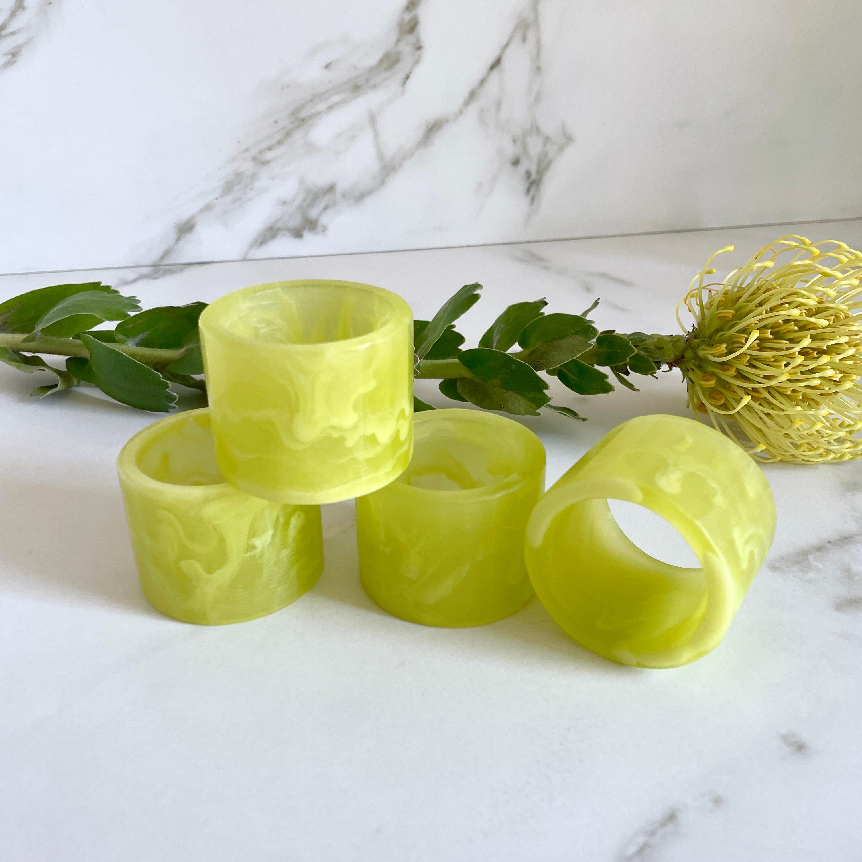 Modern Set of 4 Napkin Rings in Lime Green Swirl Resin by Paola Valle For Sale