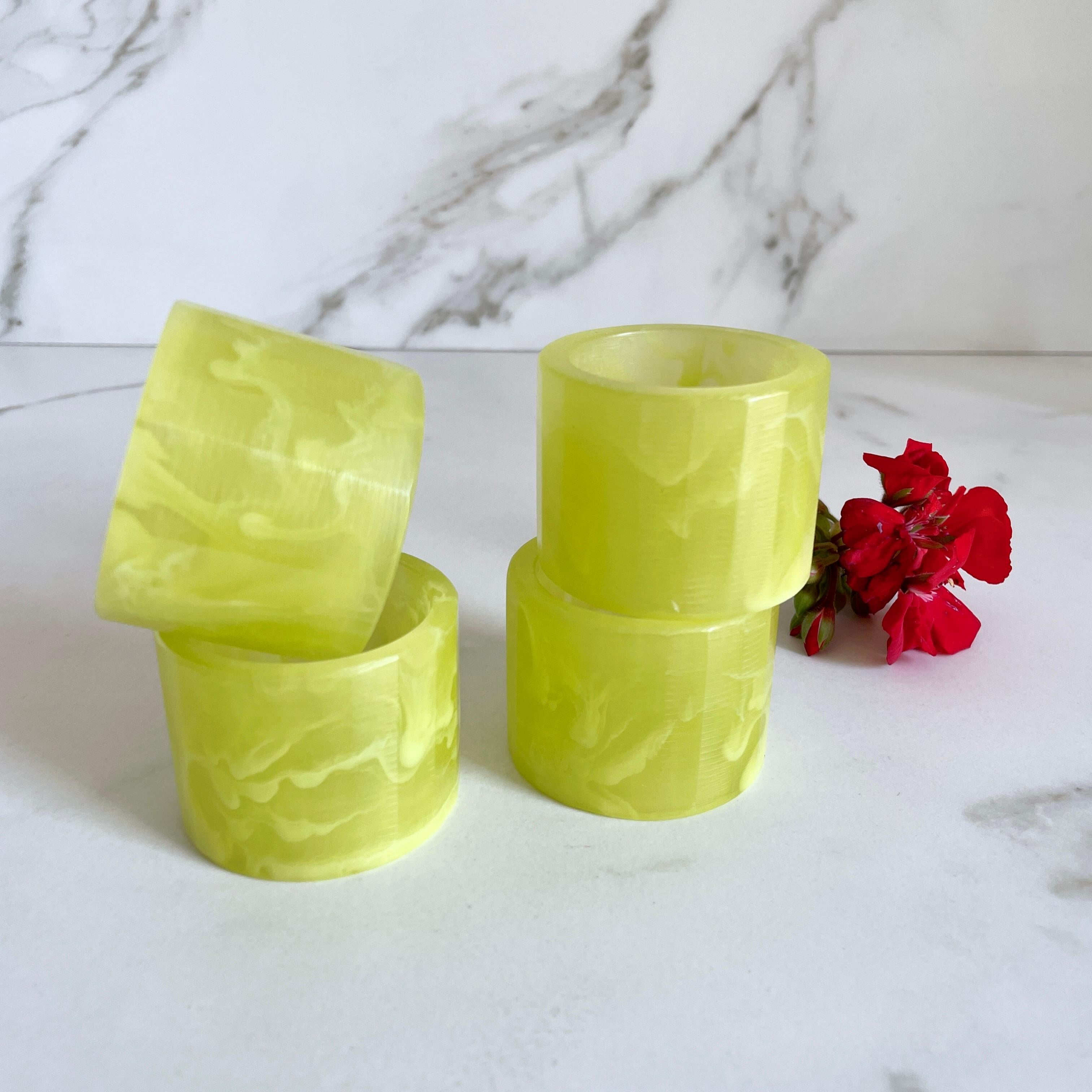 Set of 4 Napkin Rings in Lime Green Swirl Resin by Paola Valle In New Condition For Sale In Ciudad De México, MX