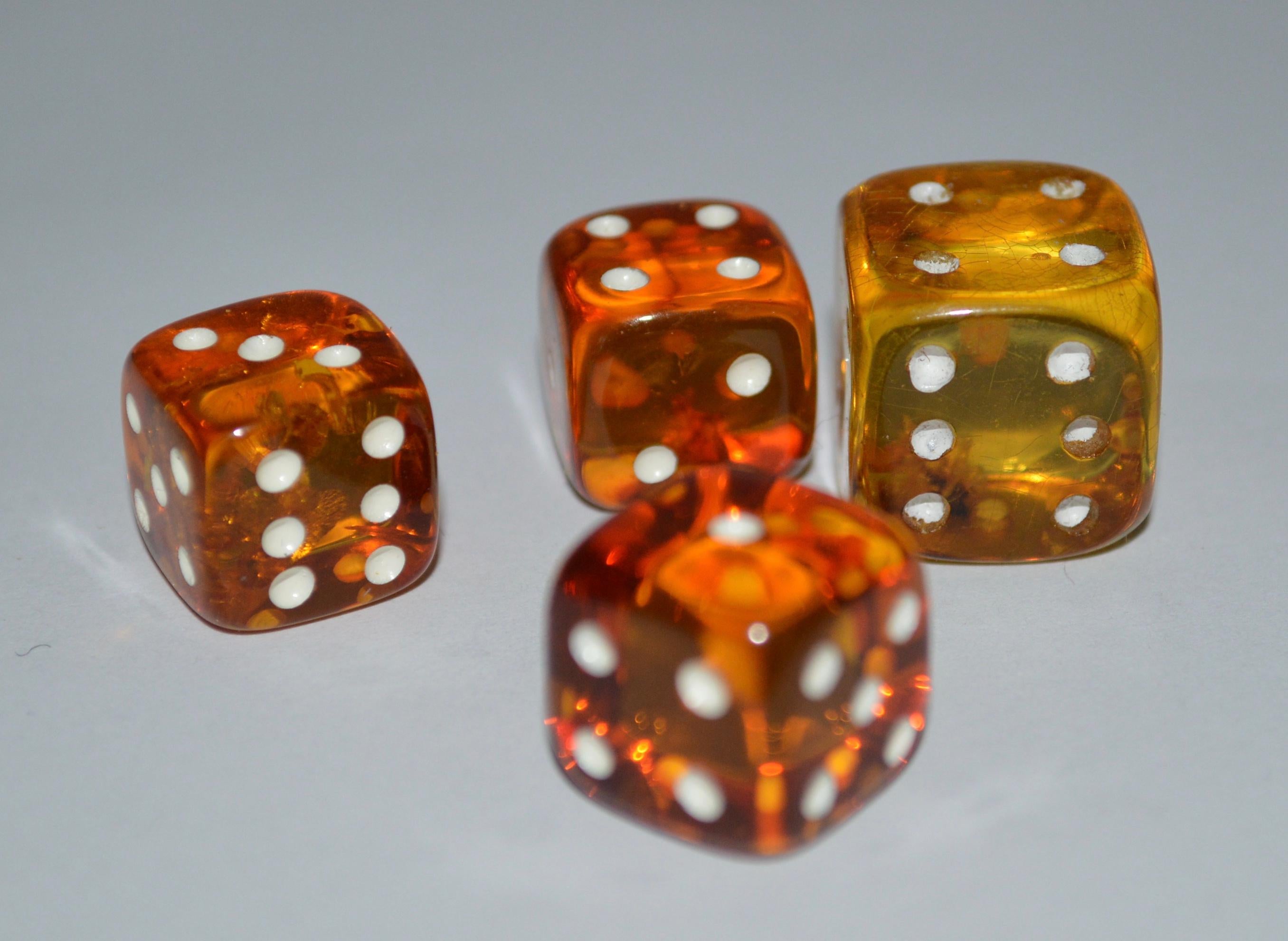 Set of 4 Natural Amber Dice, Denmark, 1960s In Good Condition In Haddonfield, NJ