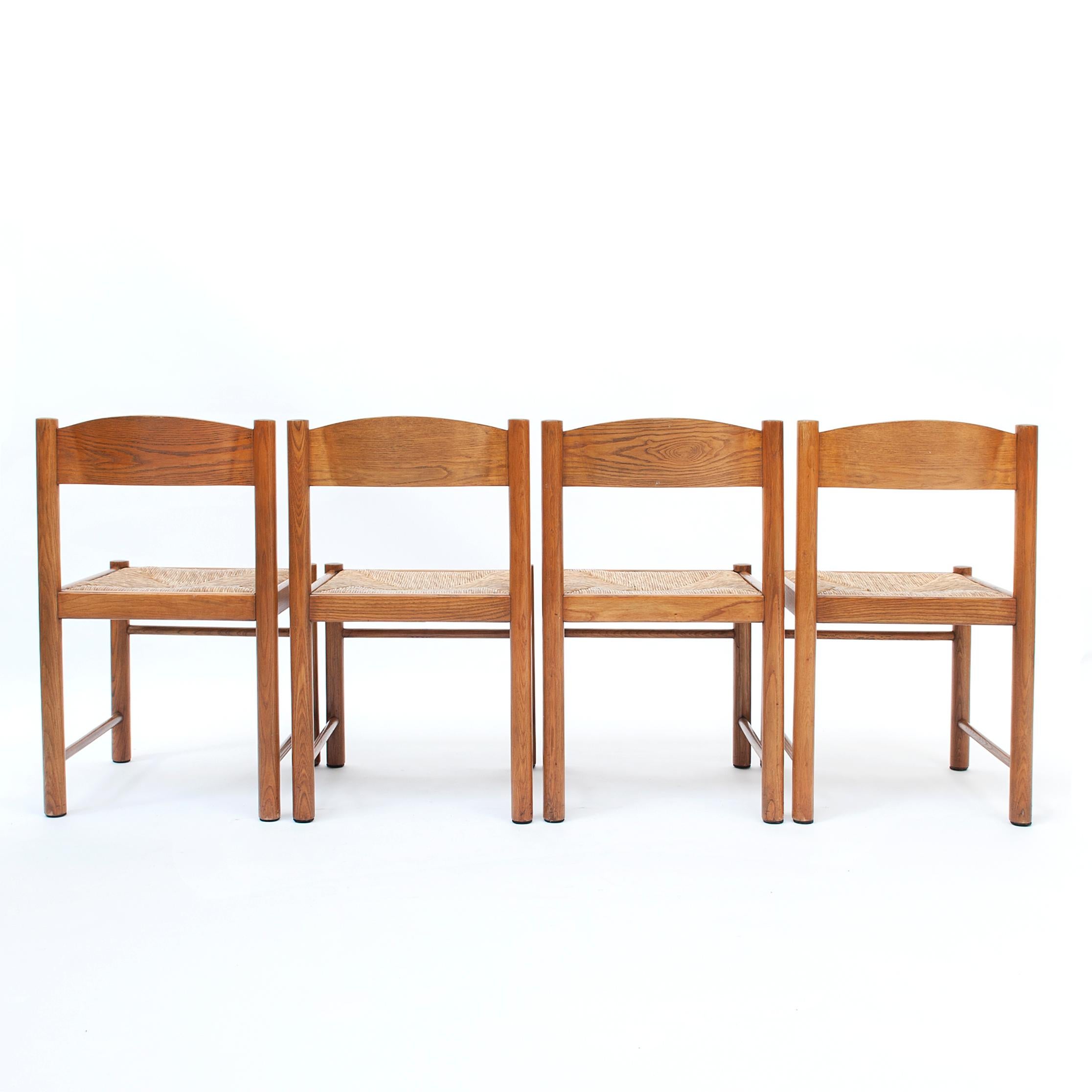 Set of four dining chairs, wooden frame with rush seating’s. The complete set is in good vintage condition. Sold as a set of 4.