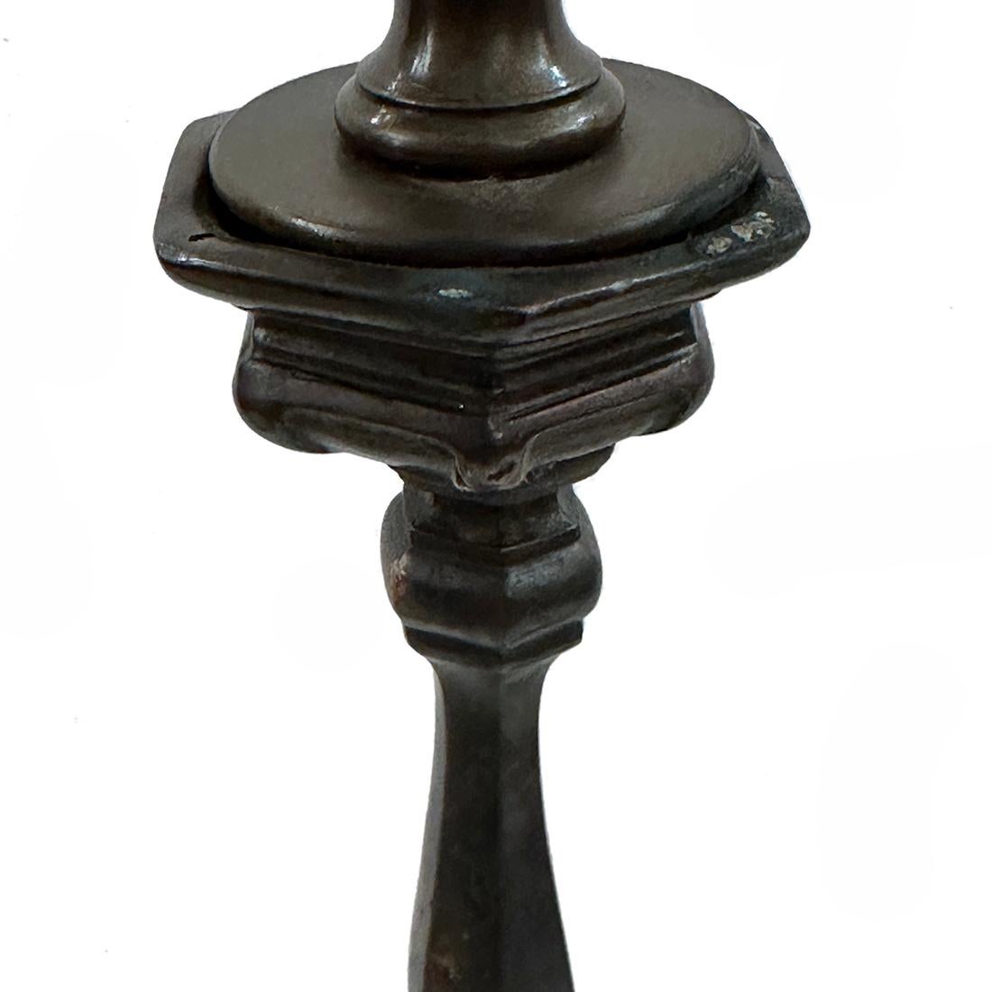 Inglese Set di 4 lampade neoclassiche in bronzo, vendute a coppia in vendita