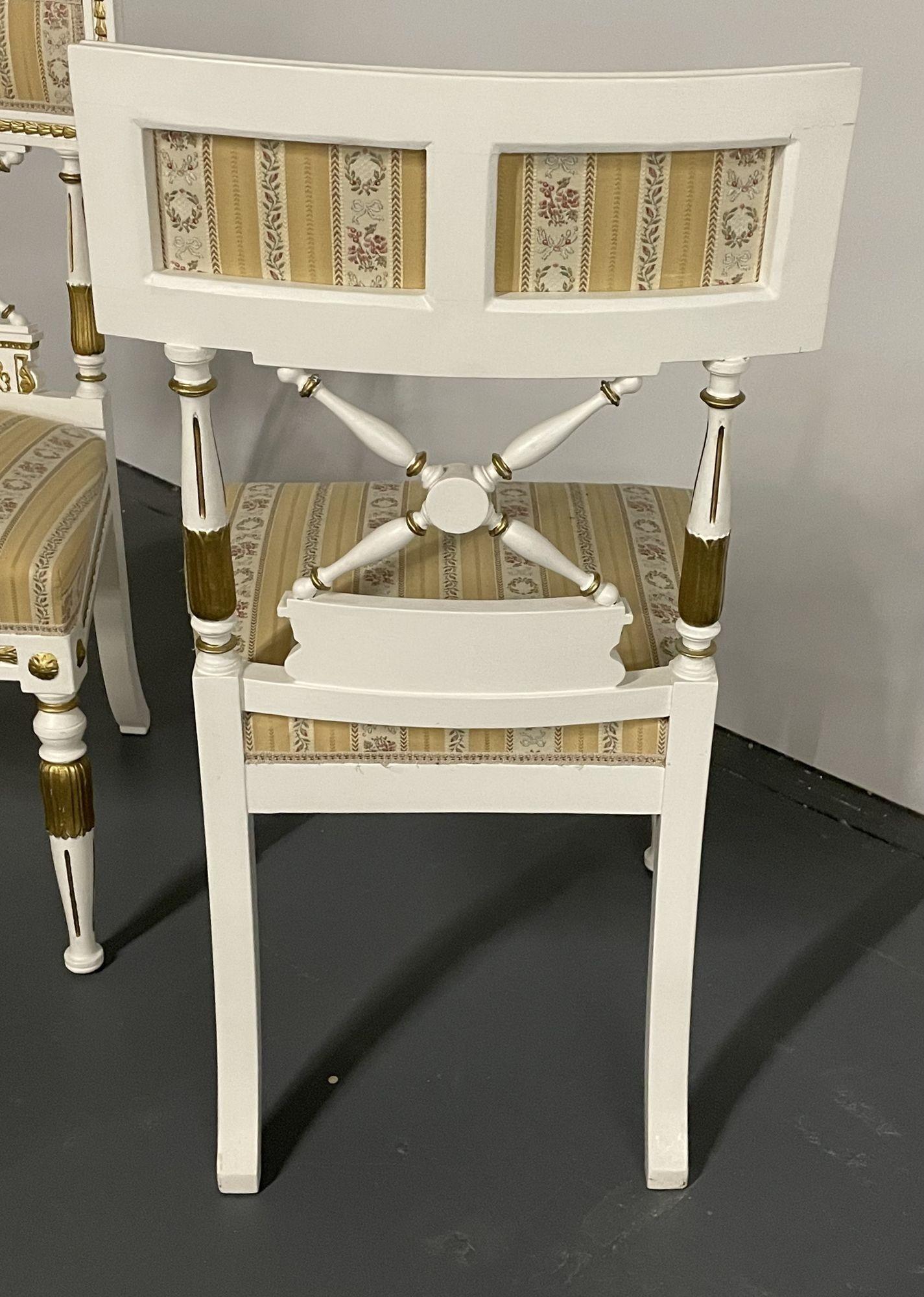 Satz von 4 neoklassizistischen Stühlen im Gustavianischen Stil, teilweise vergoldet und bemalt, Sphinx Ca im Angebot 2