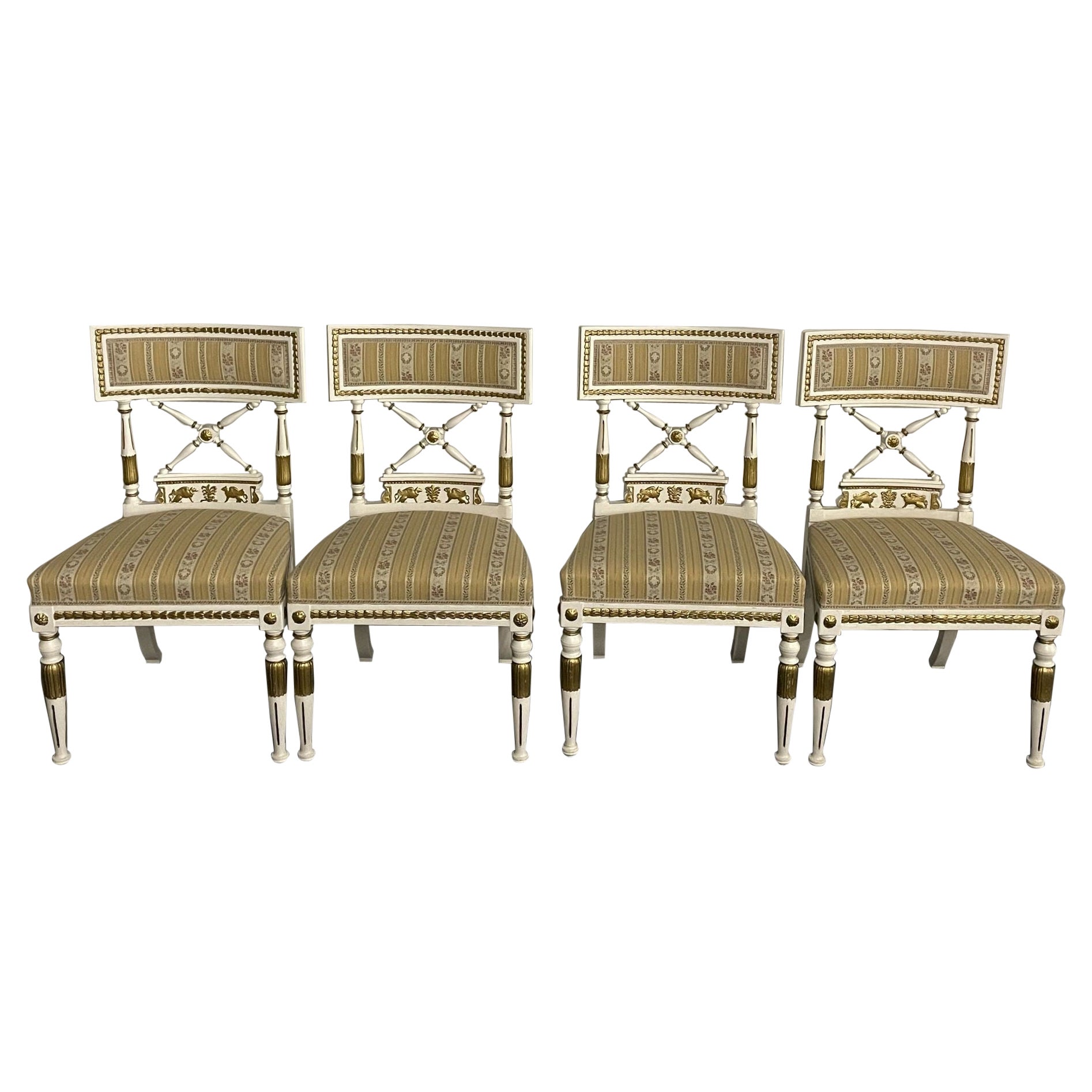 Set di 4 sedie neoclassiche in stile gustaviano, Parcel dorate e dipinte, Sphinx Ca in vendita