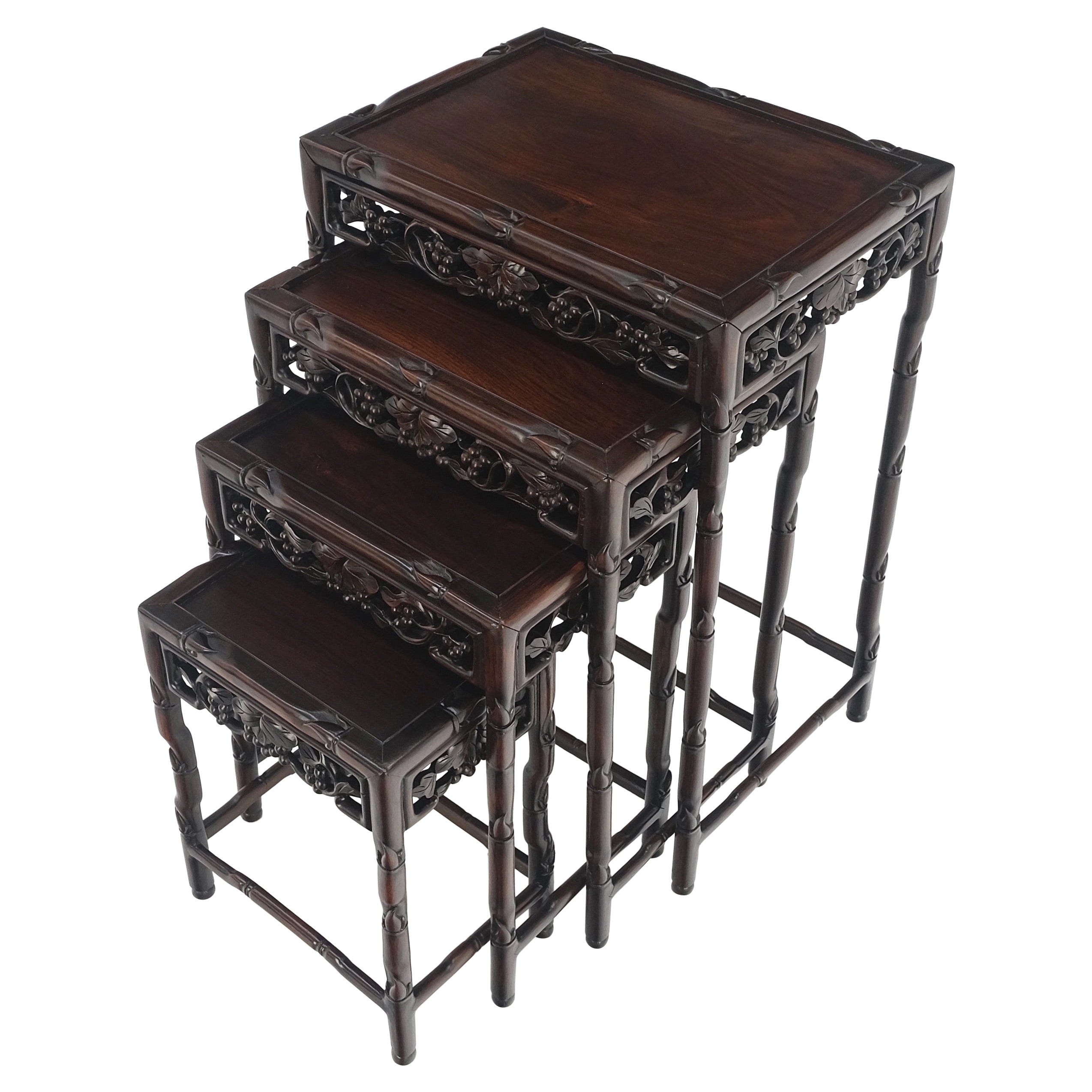 Ensemble de 4 tables d'appoint empilables et empilables en bois de rose sculpté Mint !