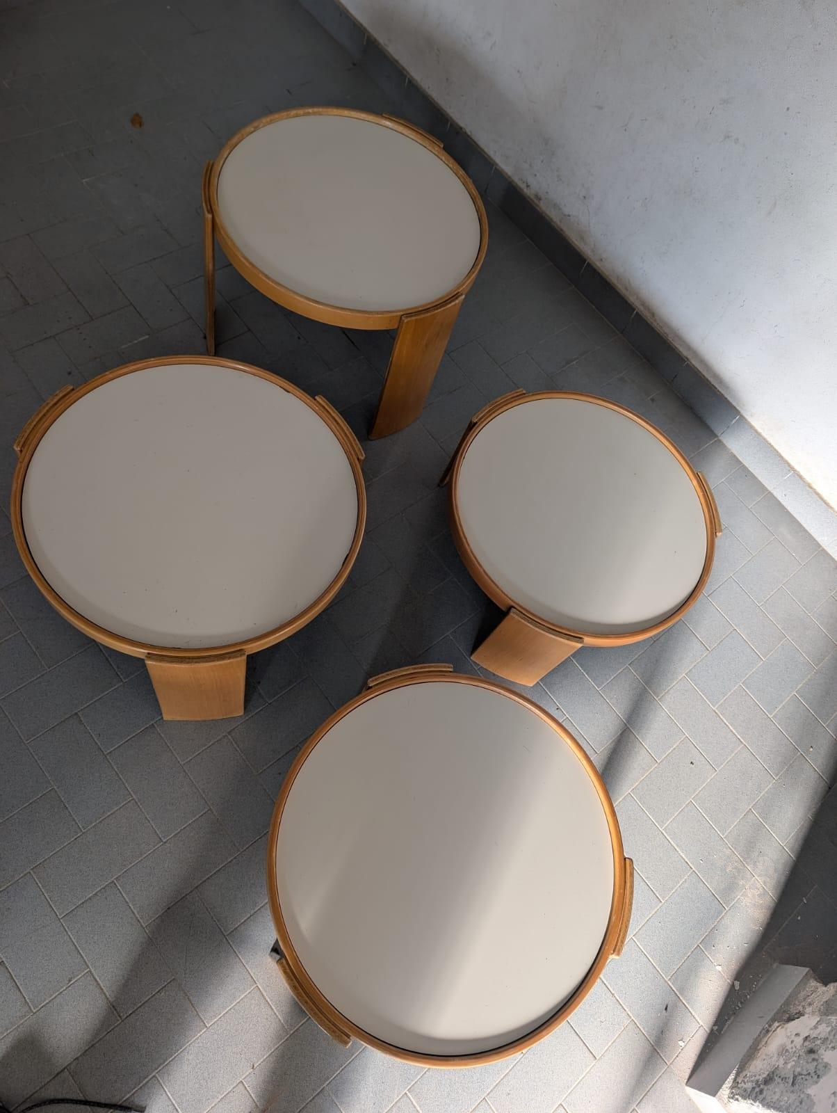 Mid-Century moderno Set of 4 Nesting tables by Gianfranco Frattini for Cassina, 1970s