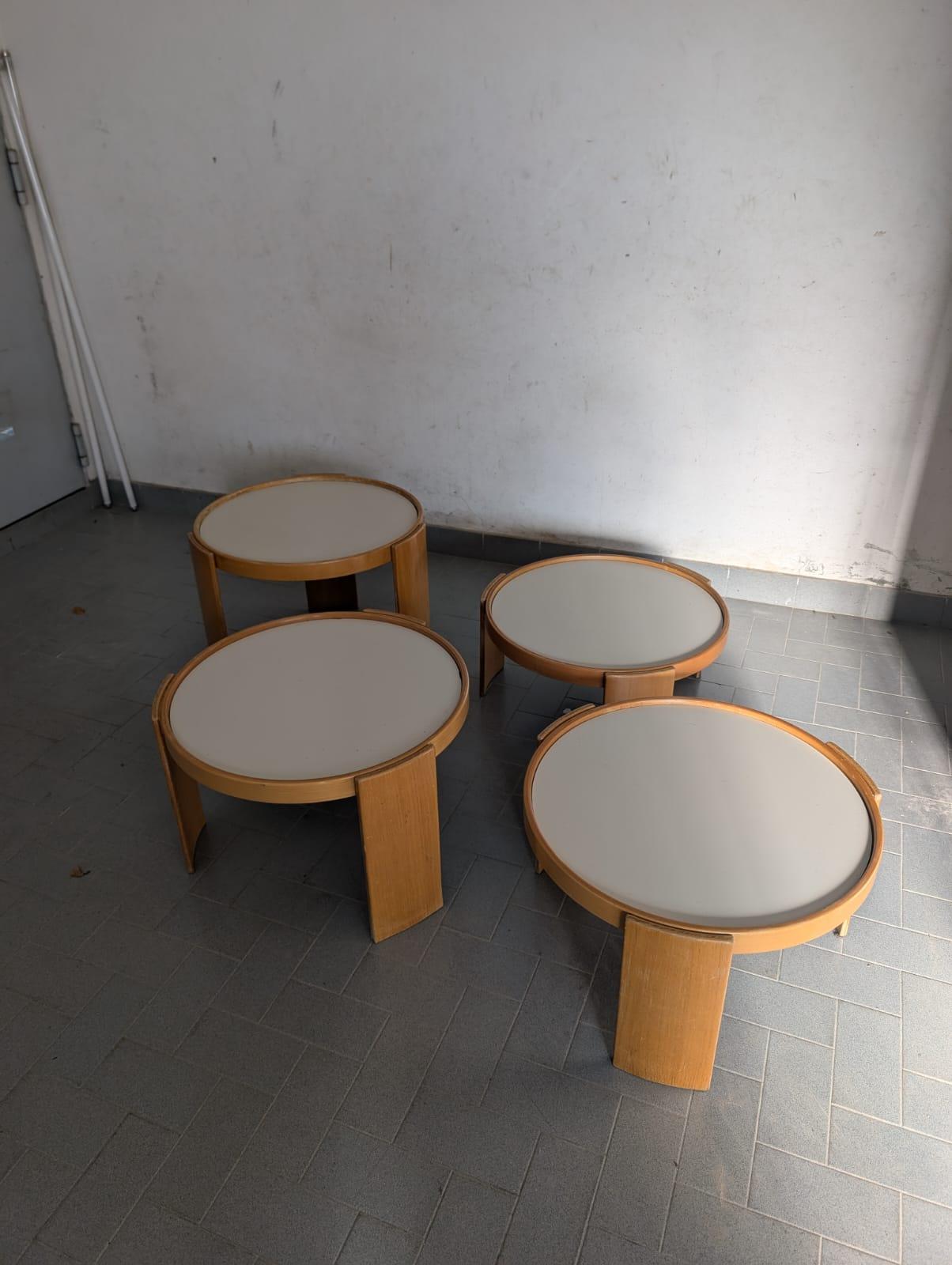 Set of 4 Nesting tables by Gianfranco Frattini for Cassina, 1970s In condizioni buone a Medesano, Parma