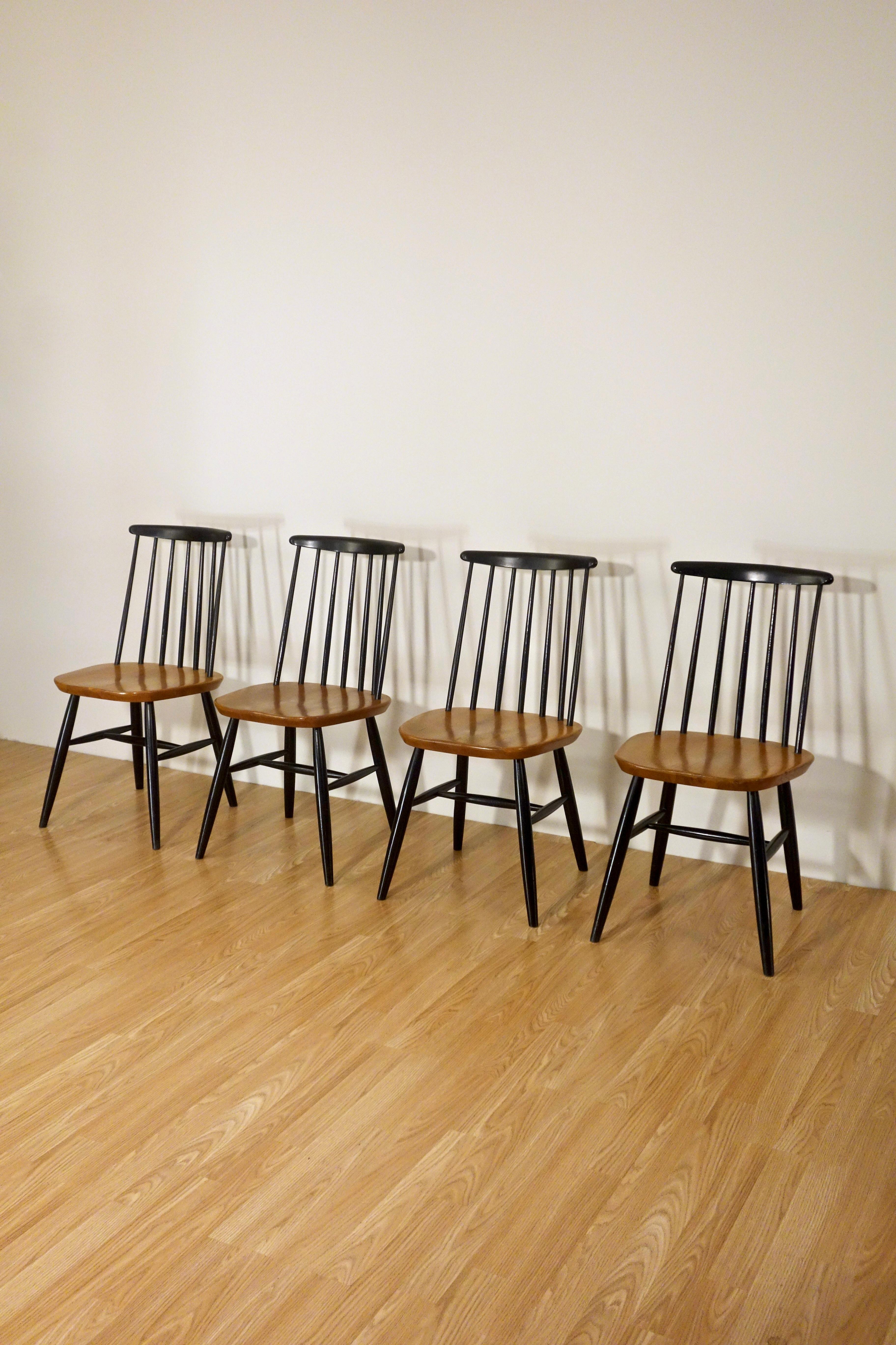 Ensemble de 4 chaises scandinaves par Nassjo Stolefabrik datant des années 1960.

Modèle 