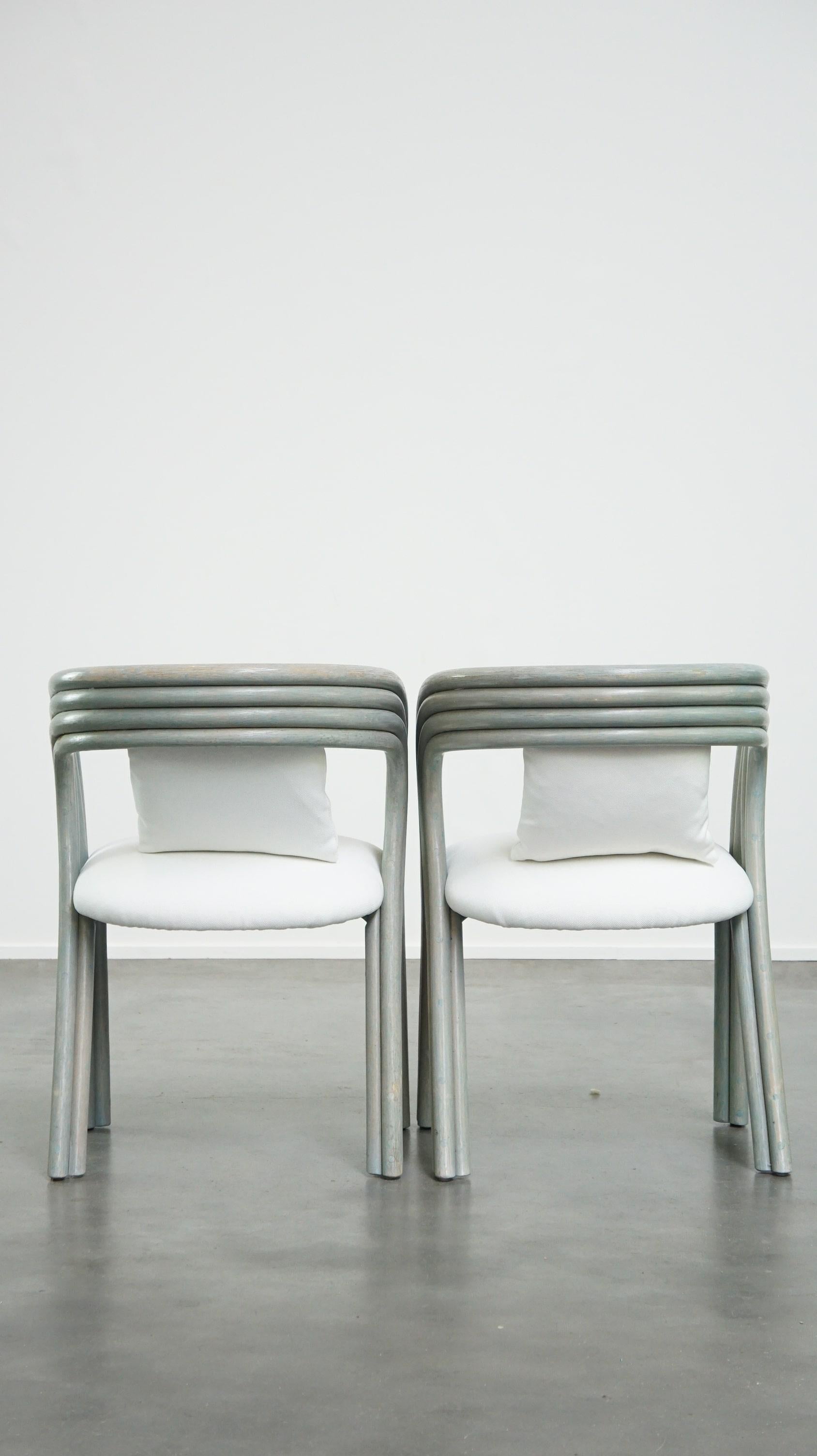 Satz von 4 neuen gepolsterten Vintage 1970s Design Esszimmerstühlen  von Axel Enthoven (Handgefertigt) im Angebot