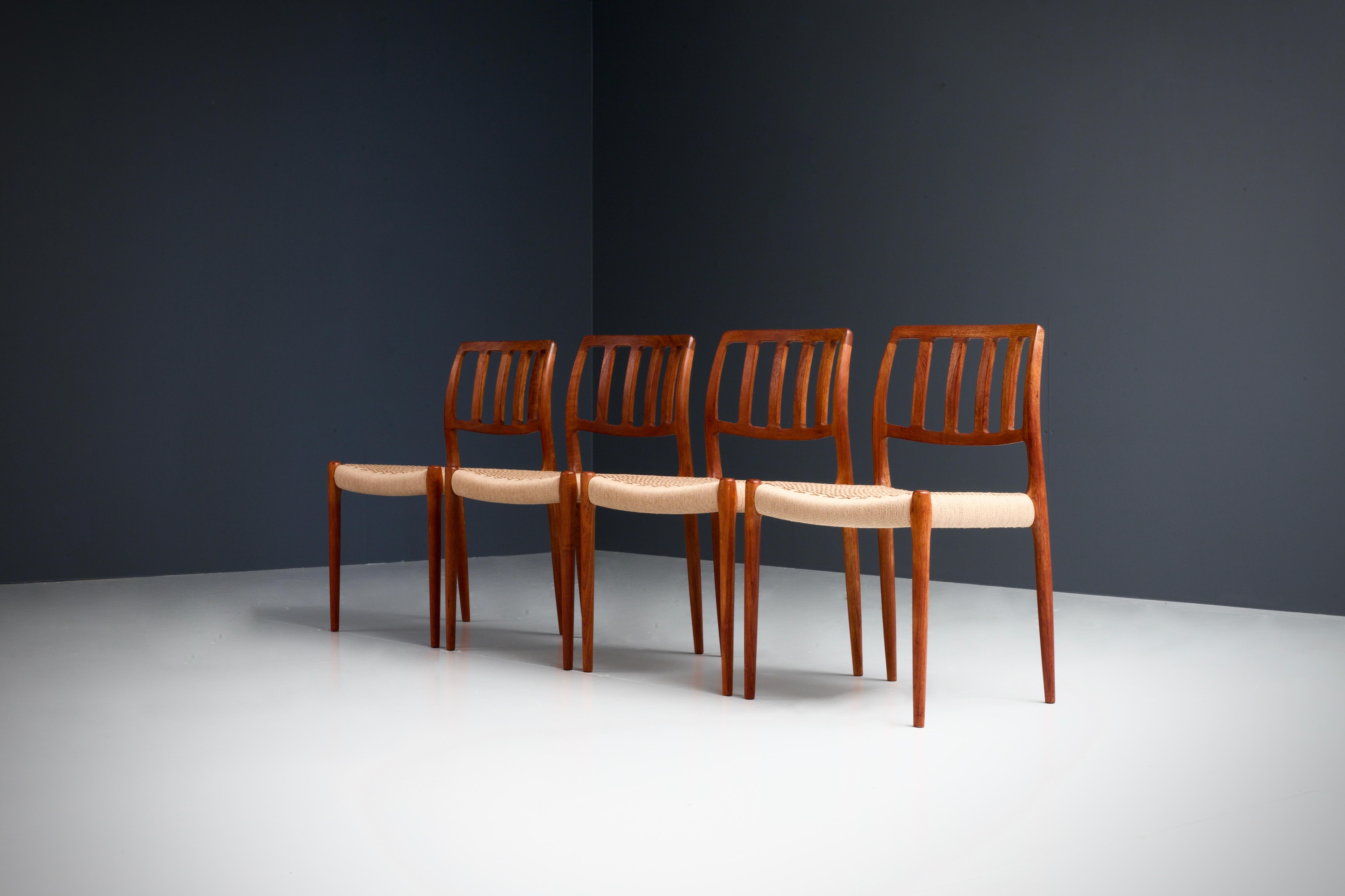 Set of four dining chairs by Niels Otto Møller in newly upholstered Danish Cord, Denmark, 1960s

Perfect condition and newly upholstered: this is the set you are looking for if you need some fresh Danish forms and shapes in your house. The teak
