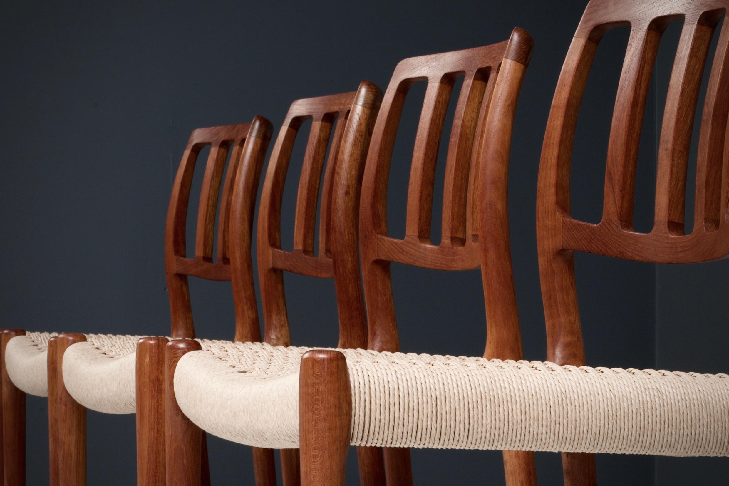 Juego de 4 sillas de comedor recién tapizadas de Niels Otto Møller, Dinamarca, años 60 mediados del siglo XX en venta