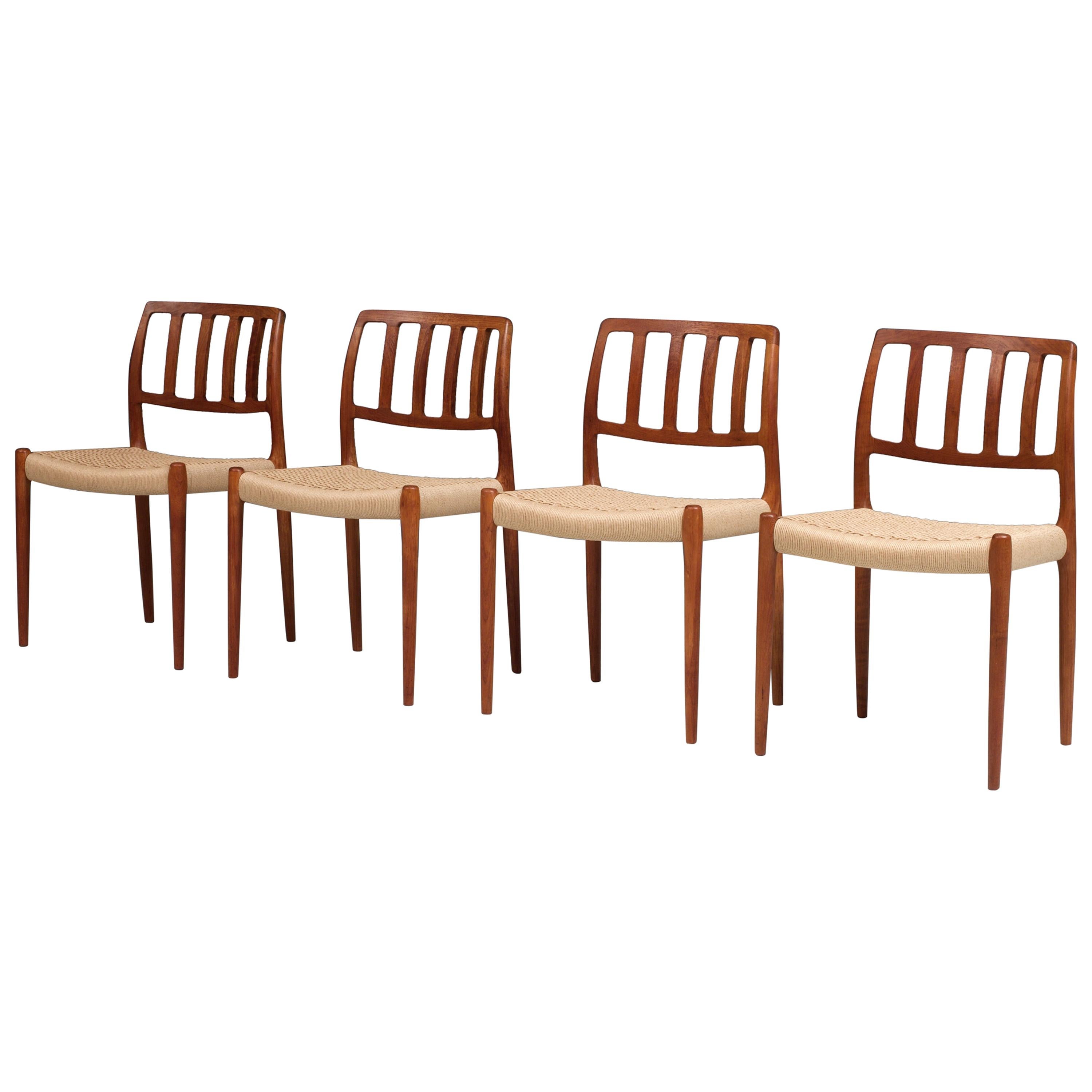 Juego de 4 sillas de comedor recién tapizadas de Niels Otto Møller, Dinamarca, años 60 en venta