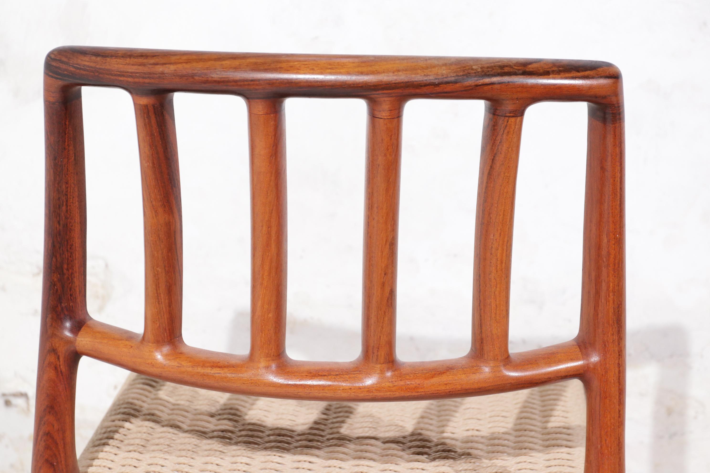 Set di 4 sedie da pranzo in palissandro Model 83 di Niels Moller, Danimarca, 1975 in vendita 4