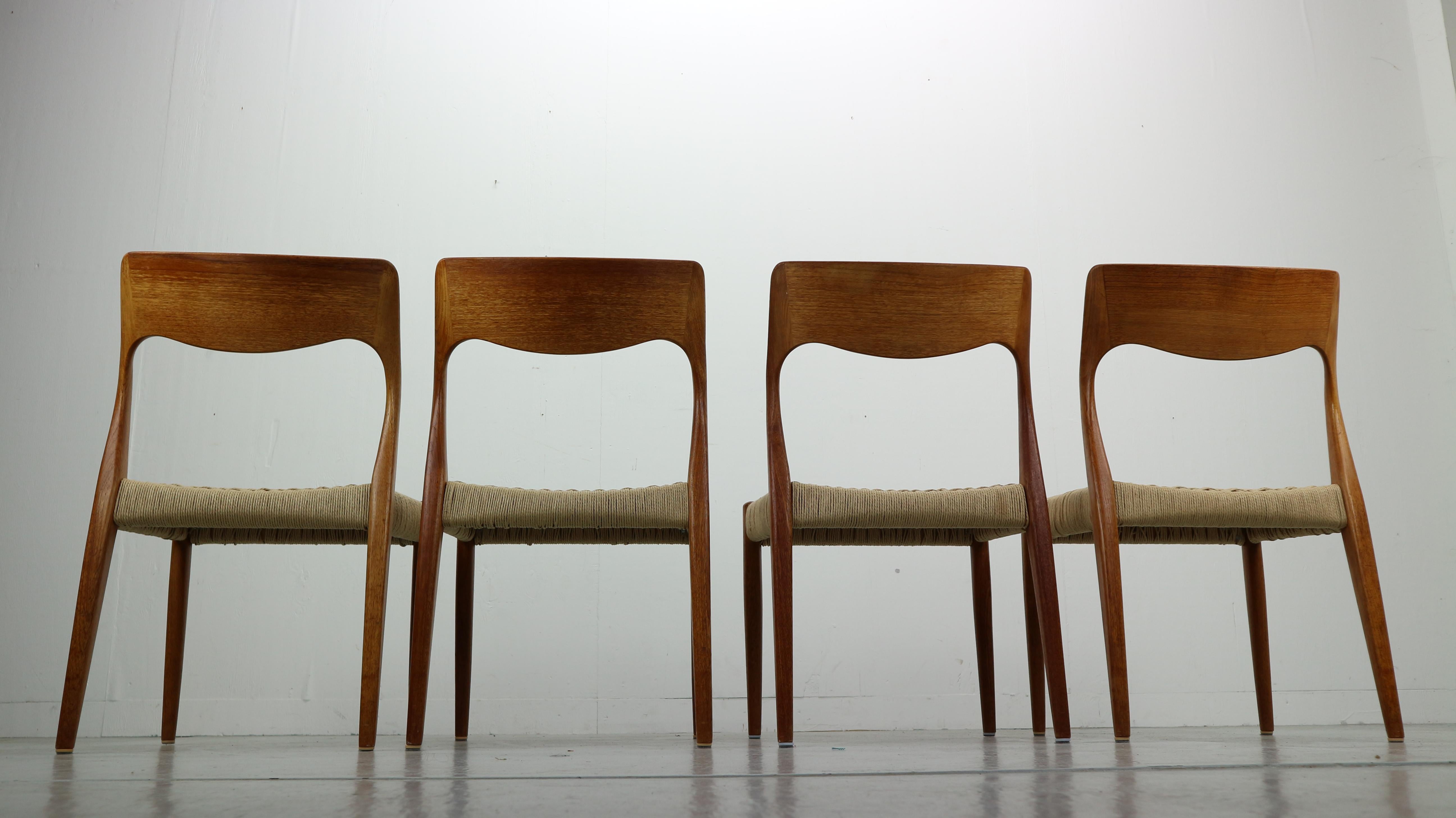 Set of 4 Niels O. Møller Dining Chairs- Model 71, Denmark In Good Condition In The Hague, NL