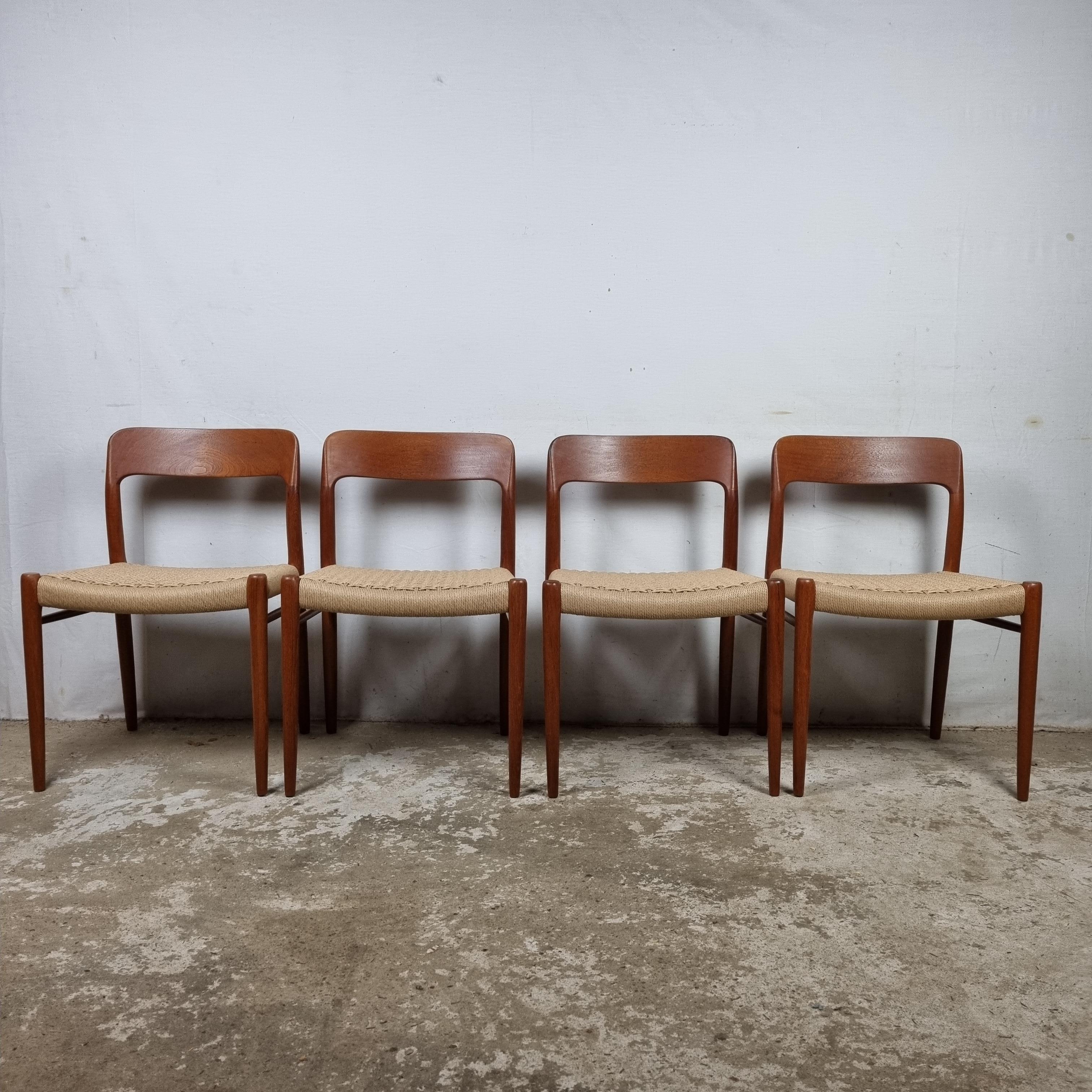 Set of 4 Niels Otto Møller Chairs Model nr 75 + Ottoman model 80A 1960s For Sale 6