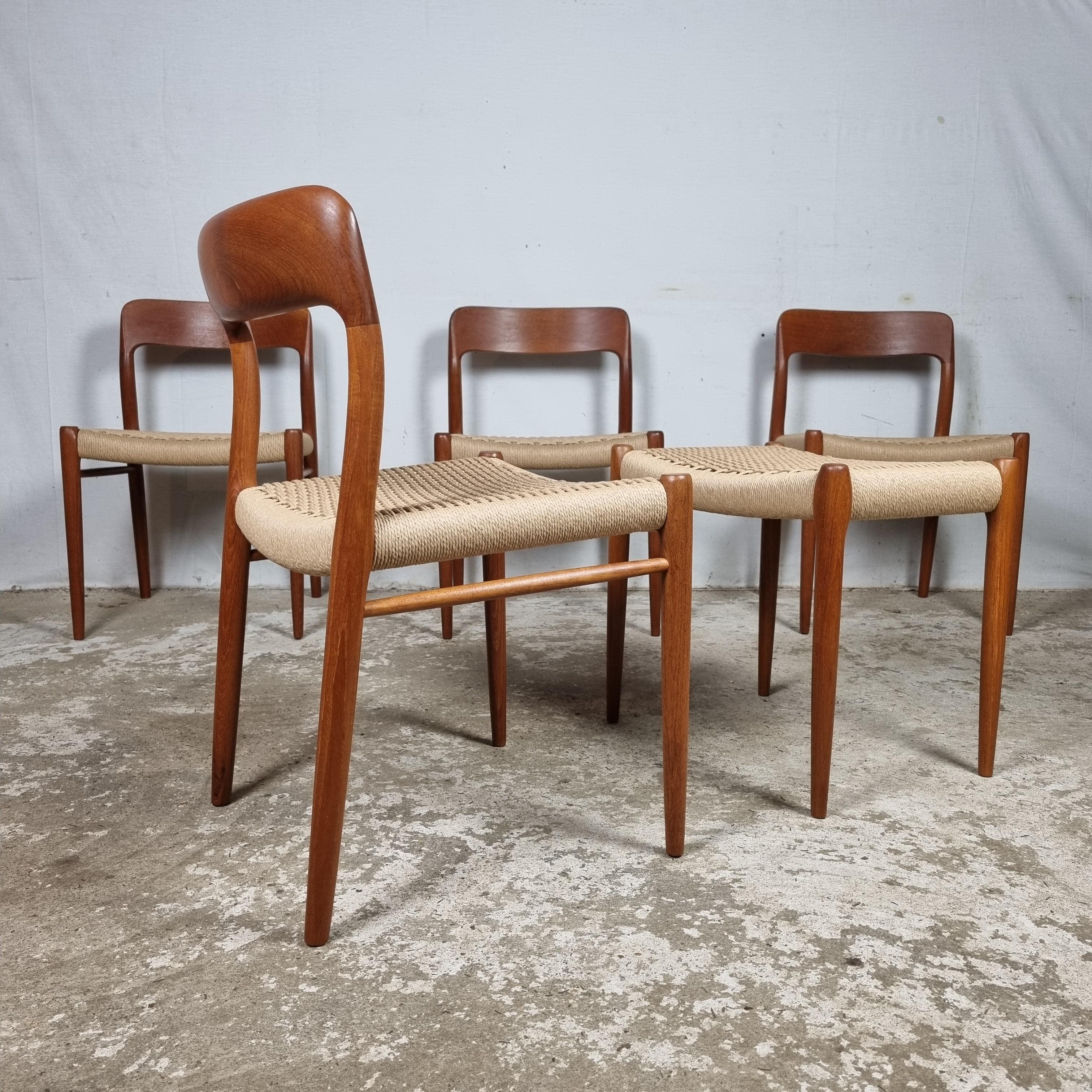 Set of 4 Niels Otto Møller Chairs Model nr 75 + Ottoman model 80A 1960s For Sale 1