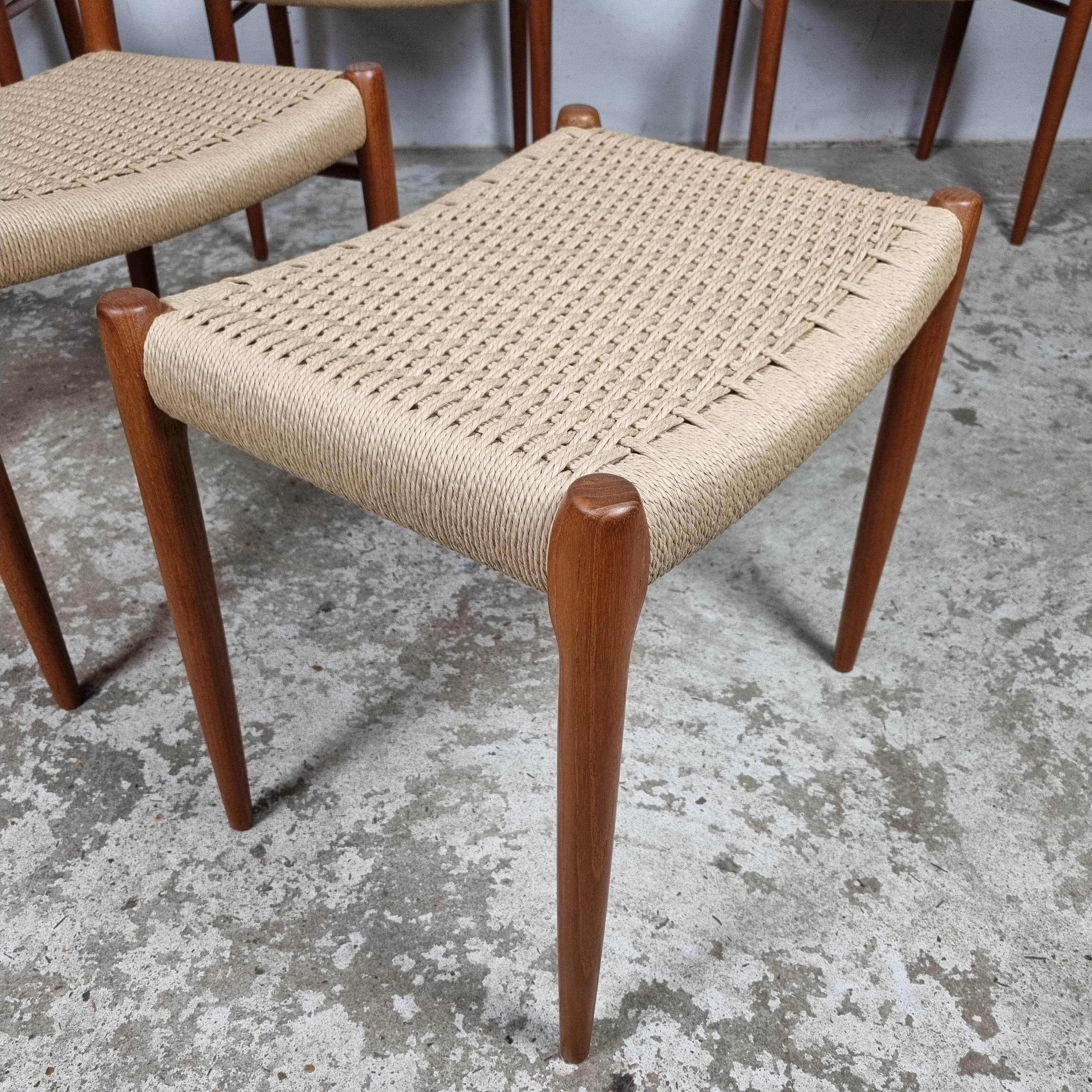 Set of 4 Niels Otto Møller Chairs Model nr 75 + Ottoman model 80A 1960s For Sale 2