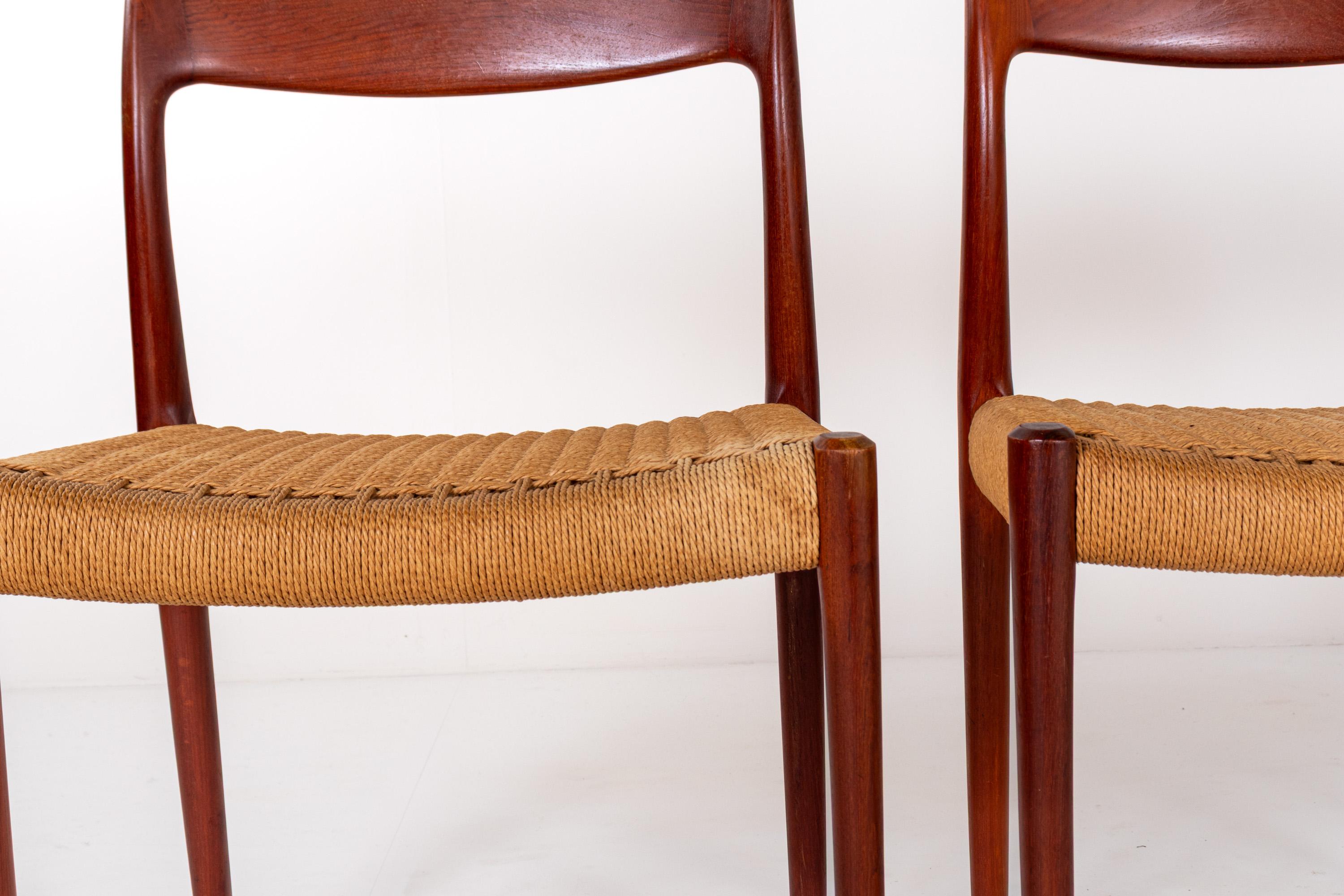 Juego de 4 sillas de comedor de teca Niels Otto Møller Model 77, Dinamarca, Años 60 Europeo en venta