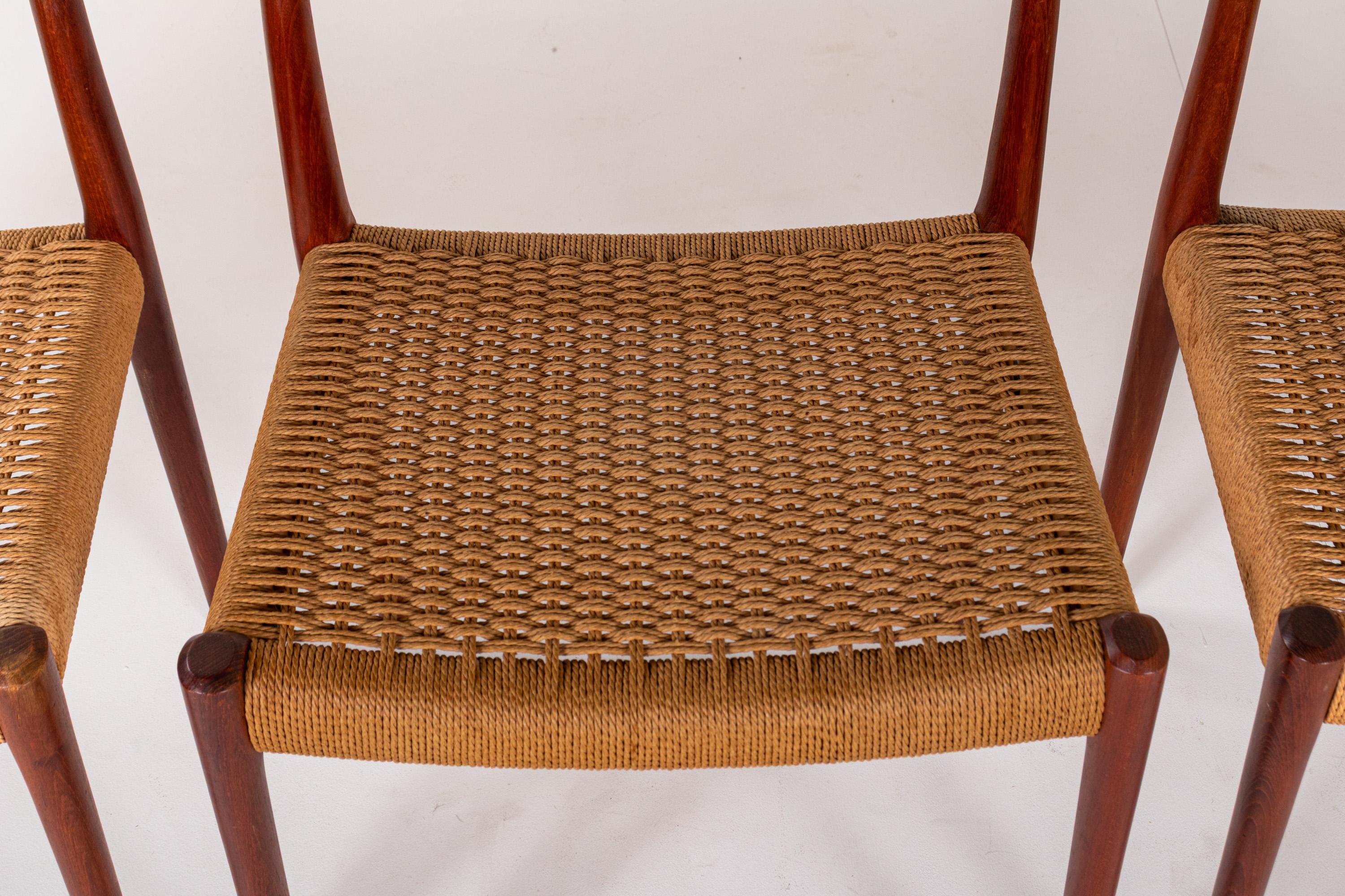 Juego de 4 sillas de comedor de teca Niels Otto Møller Model 77, Dinamarca, Años 60 en Bueno estado para la venta en BERKEL EN RODENRIJS, NL