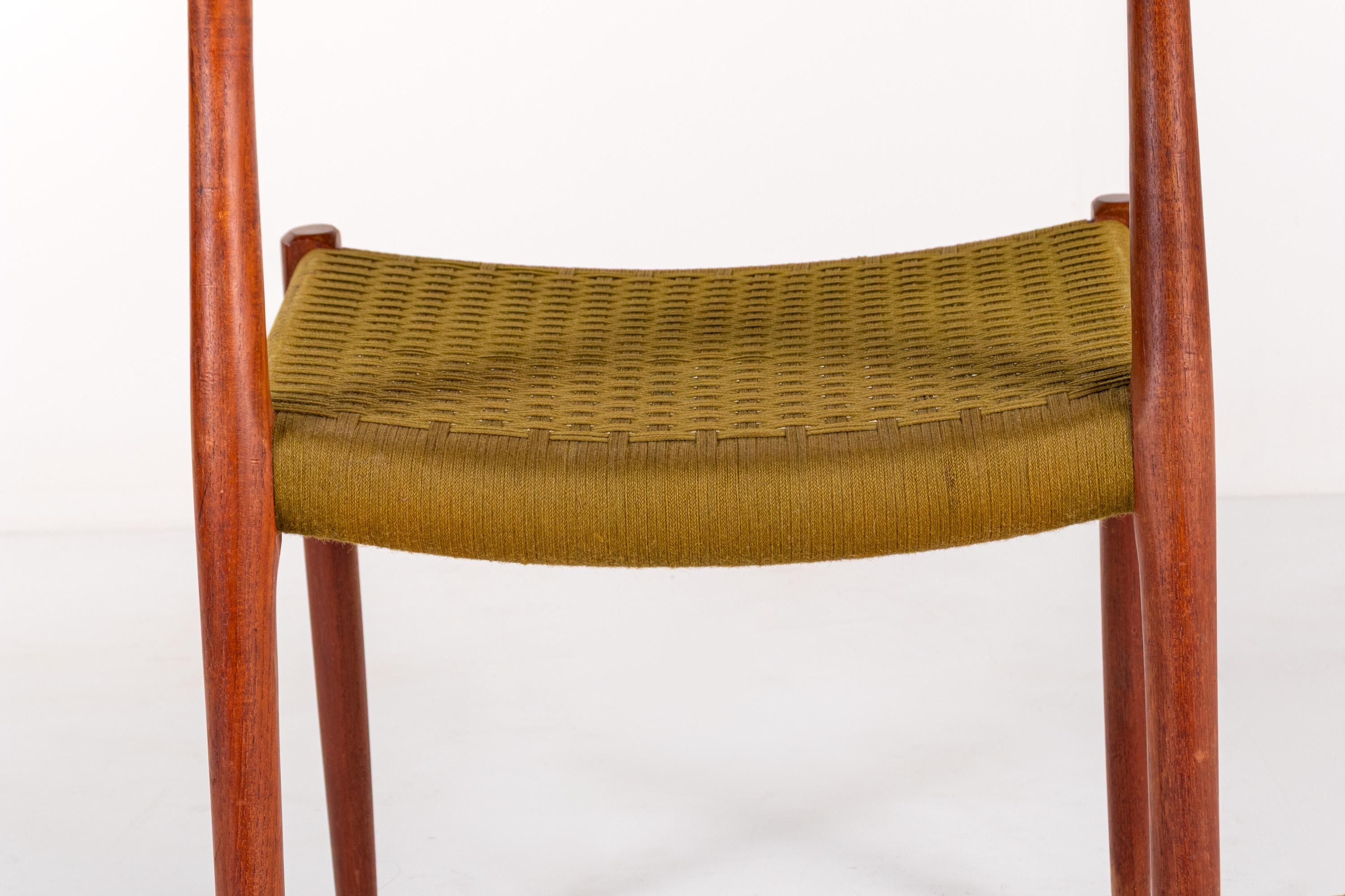 Juego de 4 sillas de comedor de teca Niels Otto Møller Model 77, Dinamarca, Años 60 Teca en venta