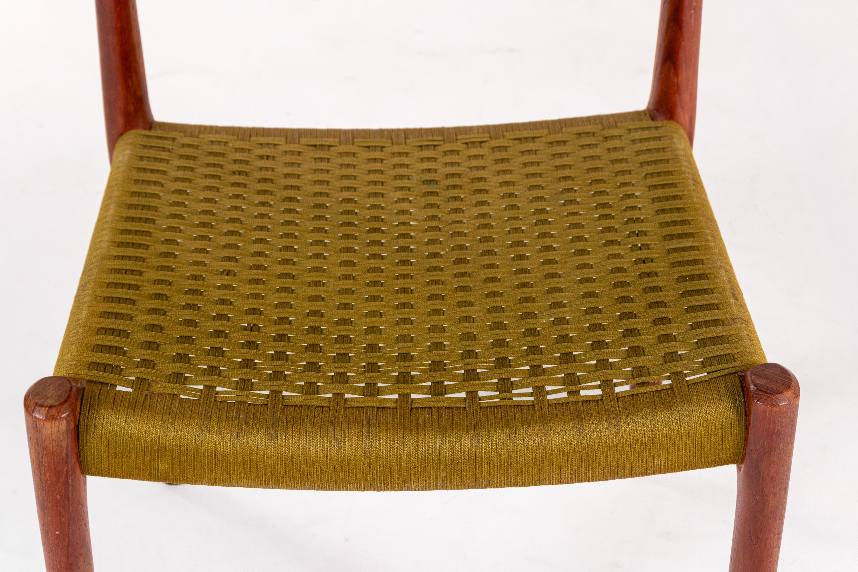 Juego de 4 sillas de comedor de teca Niels Otto Møller Model 77, Dinamarca, Años 60 en venta 1