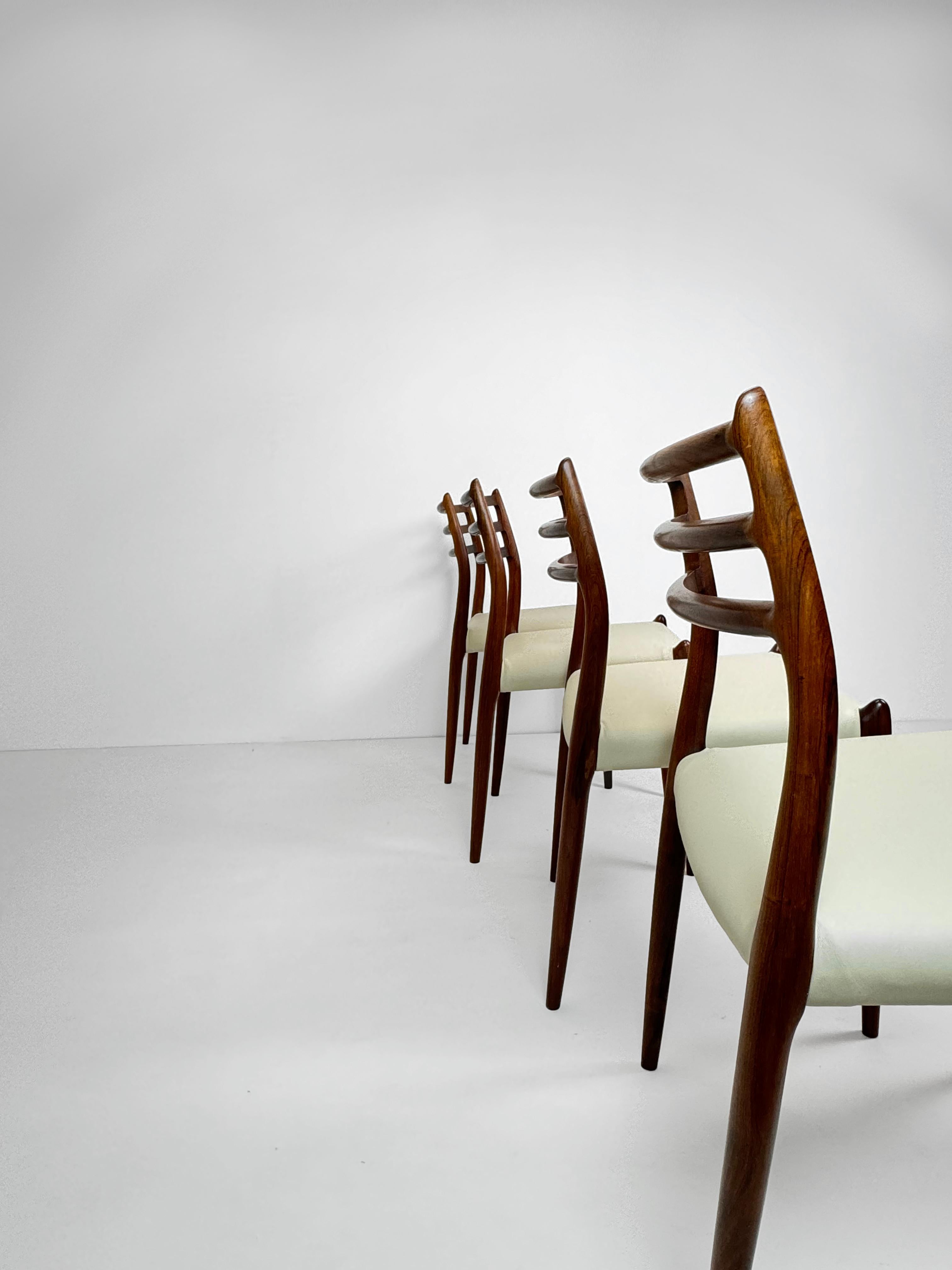 Ensemble de 4 chaises de salle à manger en bois de rose Niels Otto Møller, modèle 78, Danemark. 1960's en vente 3