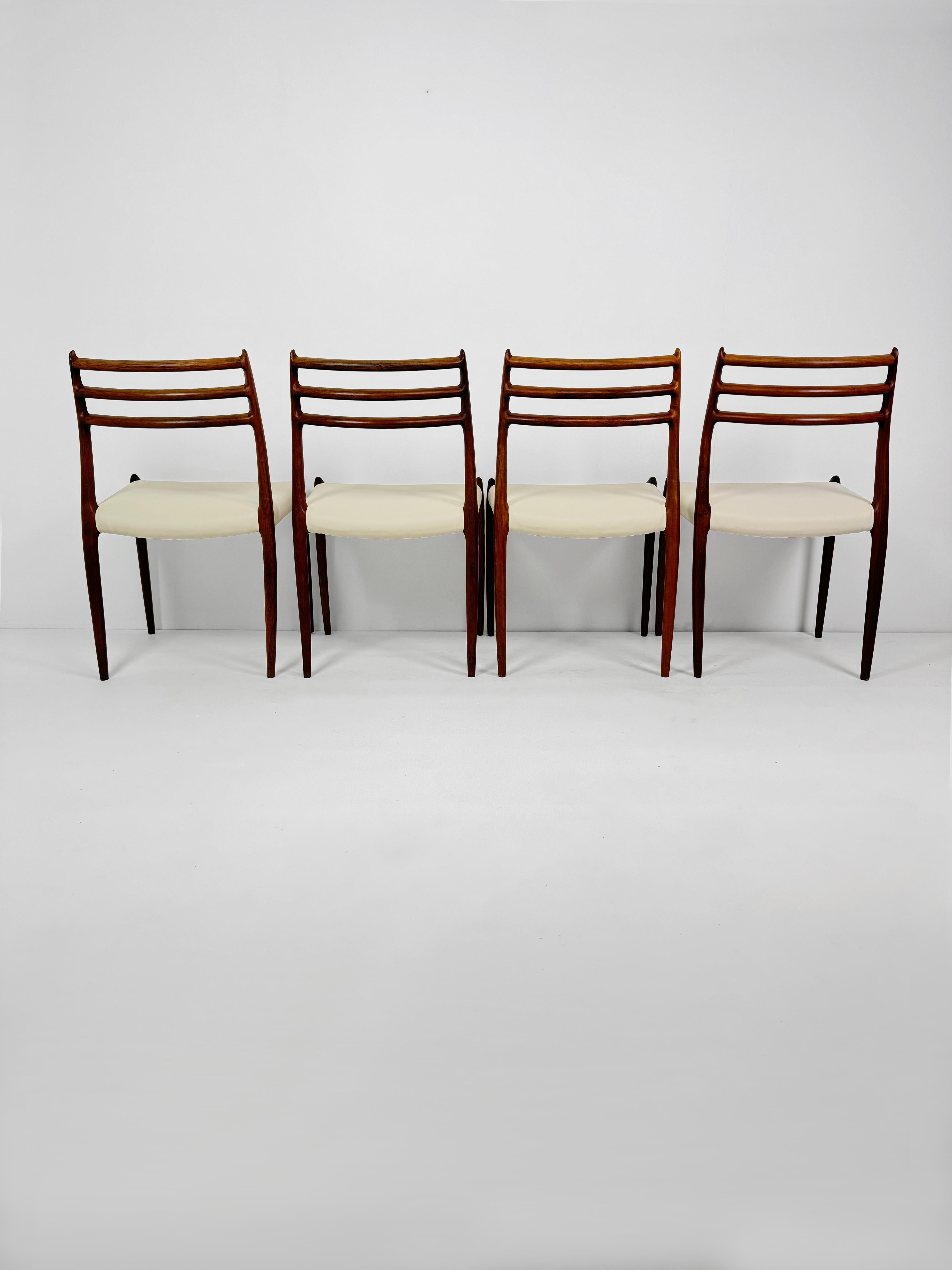 Ensemble de 4 chaises de salle à manger en bois de rose Niels Otto Møller, modèle 78, Danemark. 1960's Bon état - En vente à London, GB