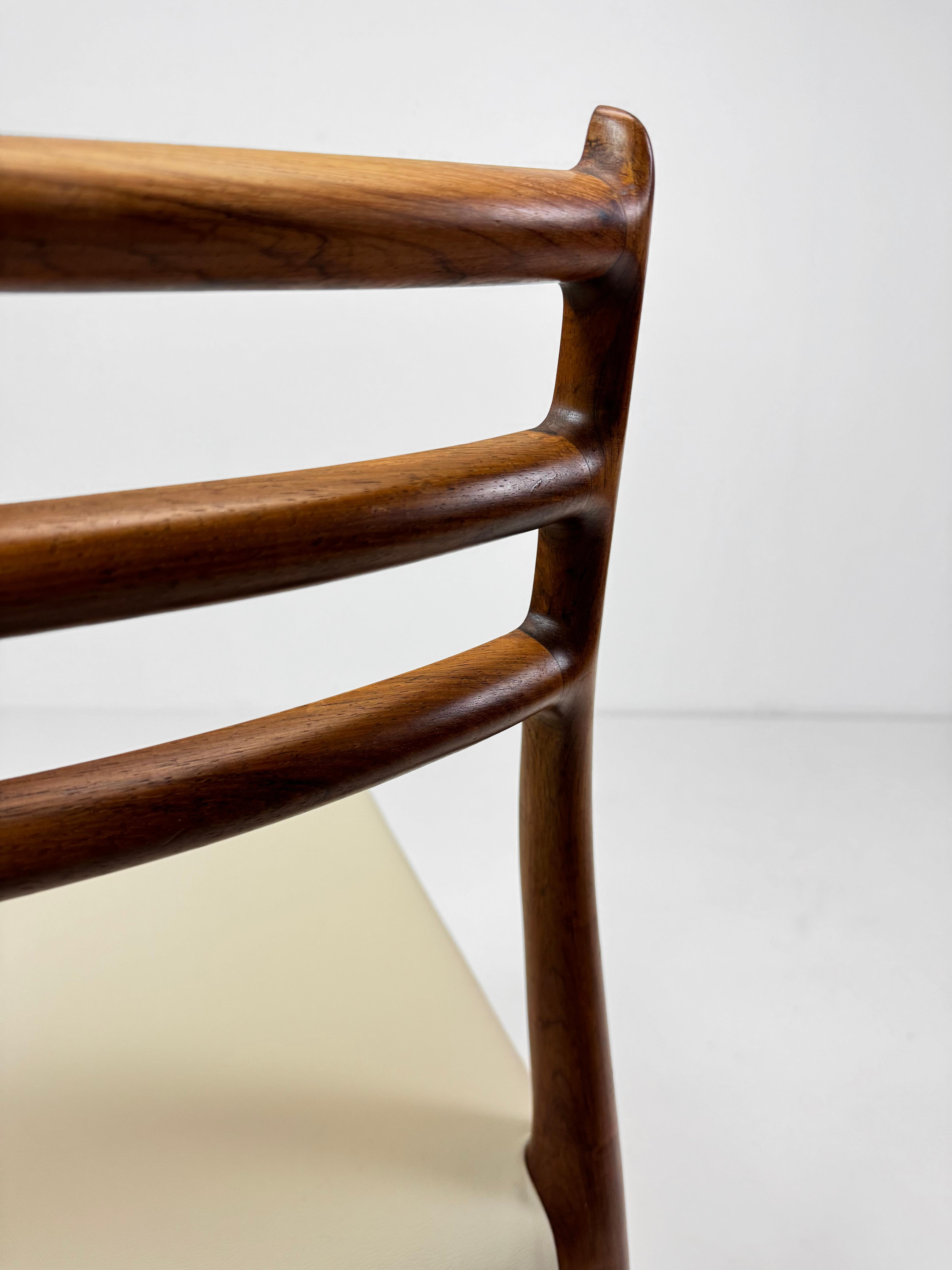 Imitation cuir Ensemble de 4 chaises de salle à manger en bois de rose Niels Otto Møller, modèle 78, Danemark. 1960's en vente