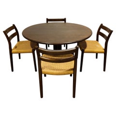 Ensemble de 4 chaises de salle à manger modèle 84 de Niels Otto Moller avec table, années 1960