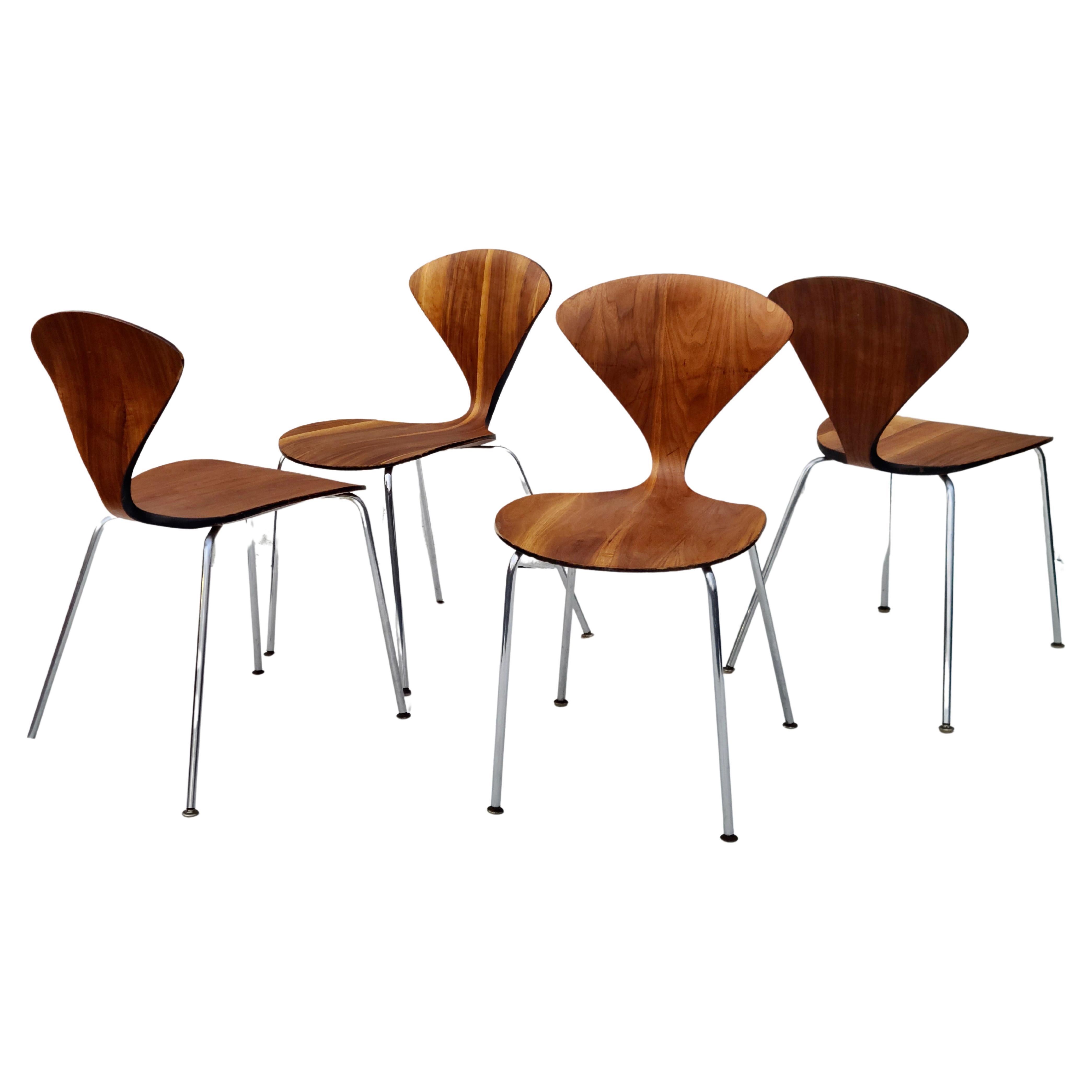 Mid-20th Century Set of 4 Norman Cherner Directional Side Chairs Plycraft For Sale