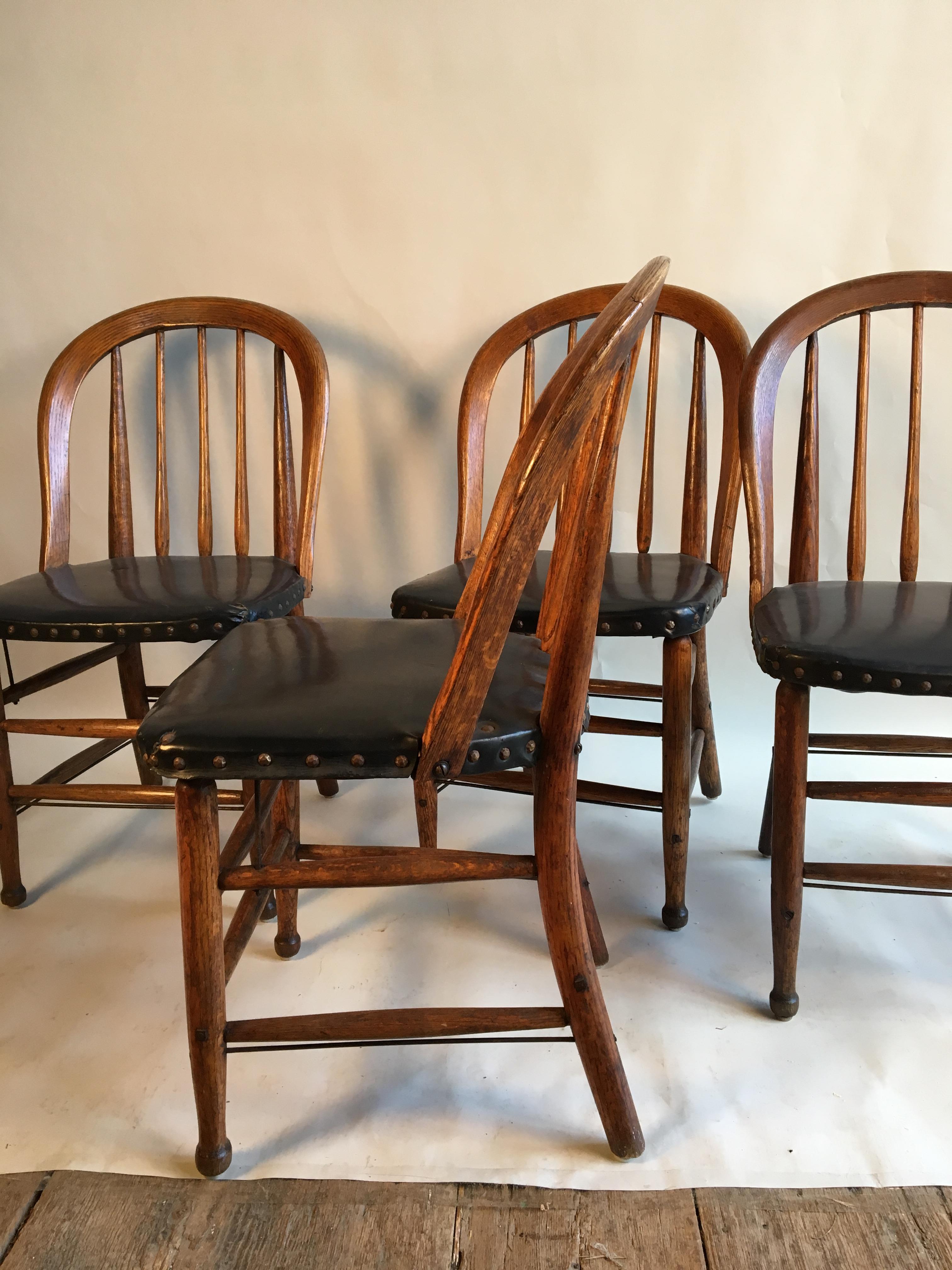Set of 4 Oak Barrel-Back Chairs, circa 1880 In Good Condition In Doylestown, PA