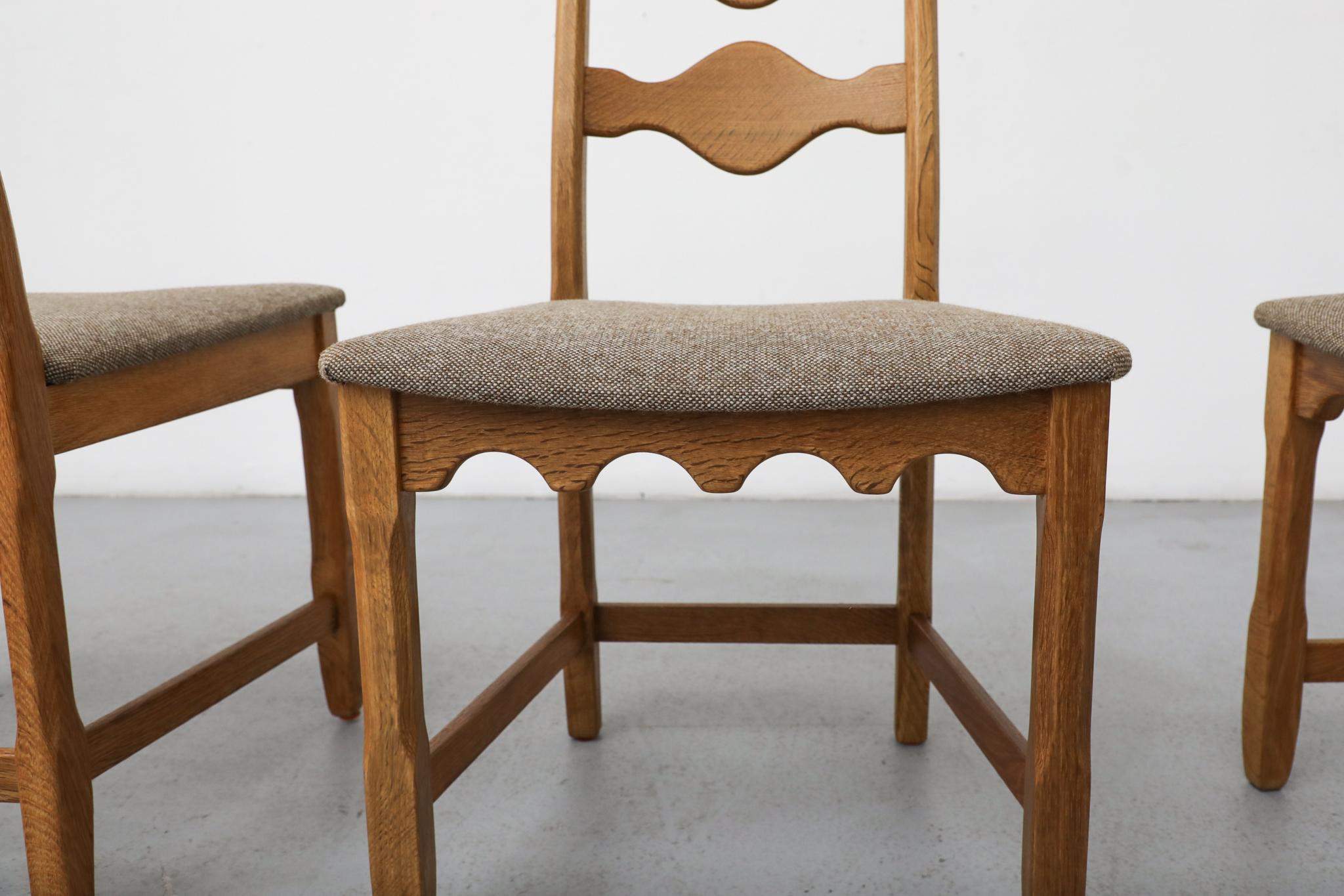 Set di 4 sedie da pranzo con schienale decorativo in Oak Brutalist di Henning Kjaernulf in vendita 2