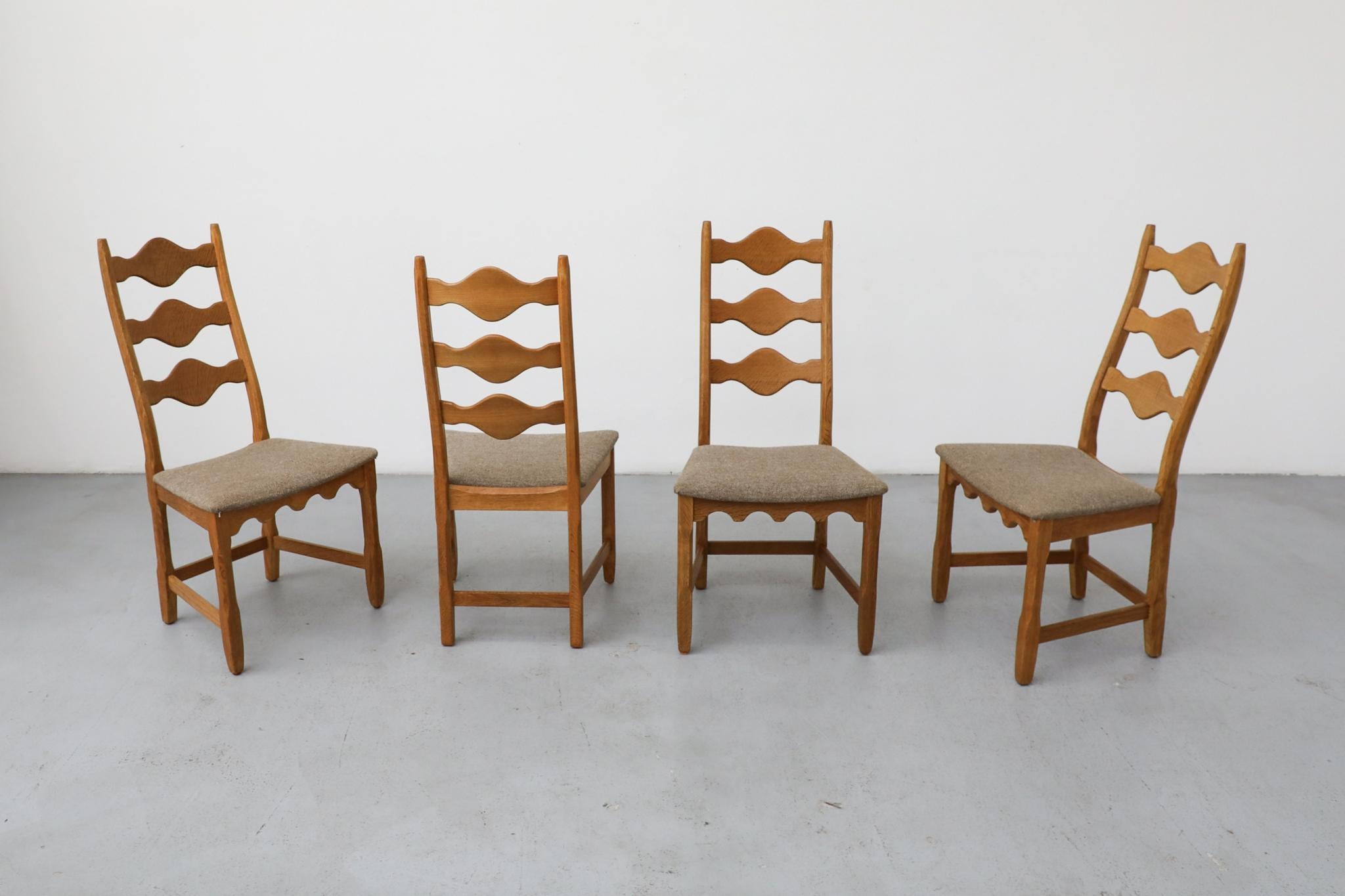 Tessuto Set di 4 sedie da pranzo con schienale decorativo in Oak Brutalist di Henning Kjaernulf in vendita
