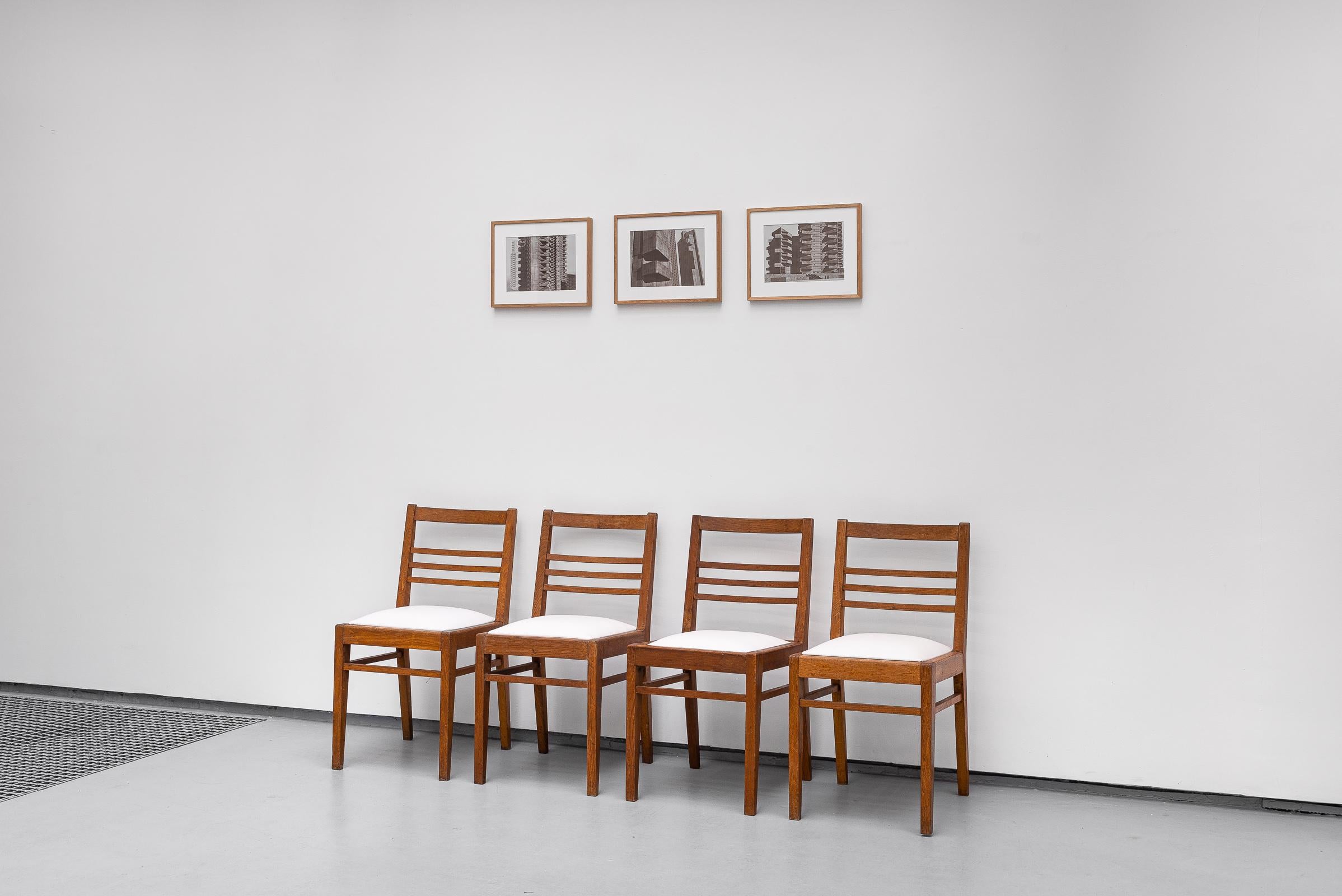 Set of 4 Oak Chairs with White Fabric Seat by René Gabriel, 1950s In Good Condition For Sale In PARIS, FR