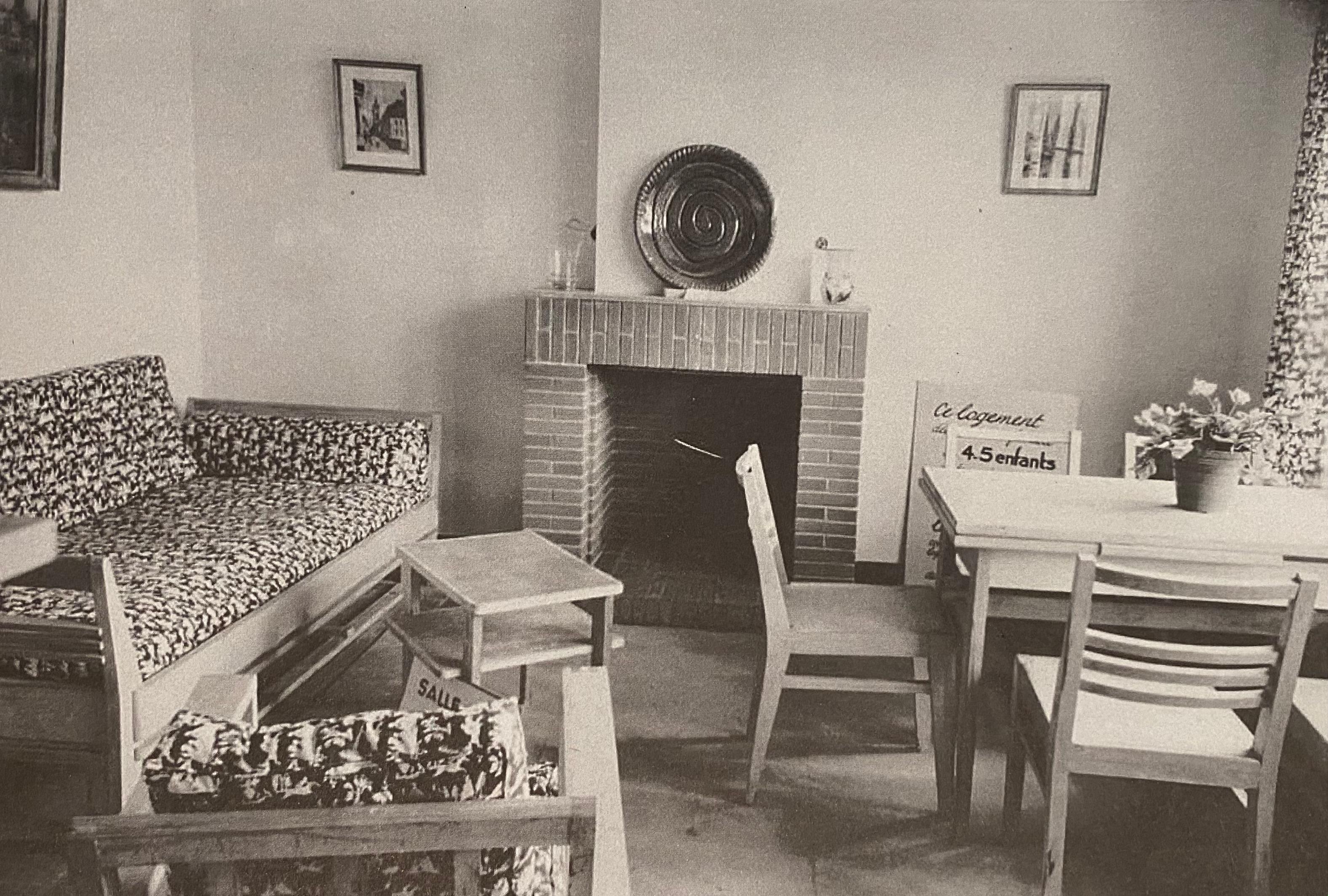4 Stühle aus Eichenholz mit weißem Stoffsitz von René Gabriel, 1950er Jahre im Angebot 1