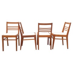 Juego de 4 sillas de roble con asiento de tela blanca de René Gabriel, años 50