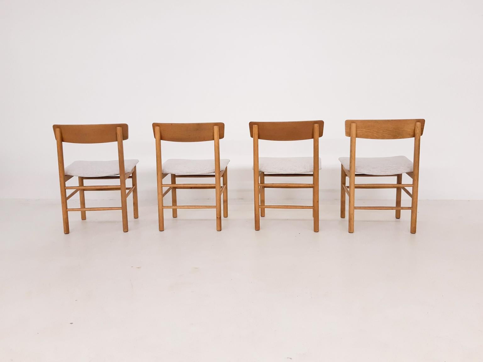 Satz von 4 Eichen-Esszimmerstühlen im Stil von Borge Mogensen:: Dänemark:: 1960er Jahre (Dänisch) im Angebot