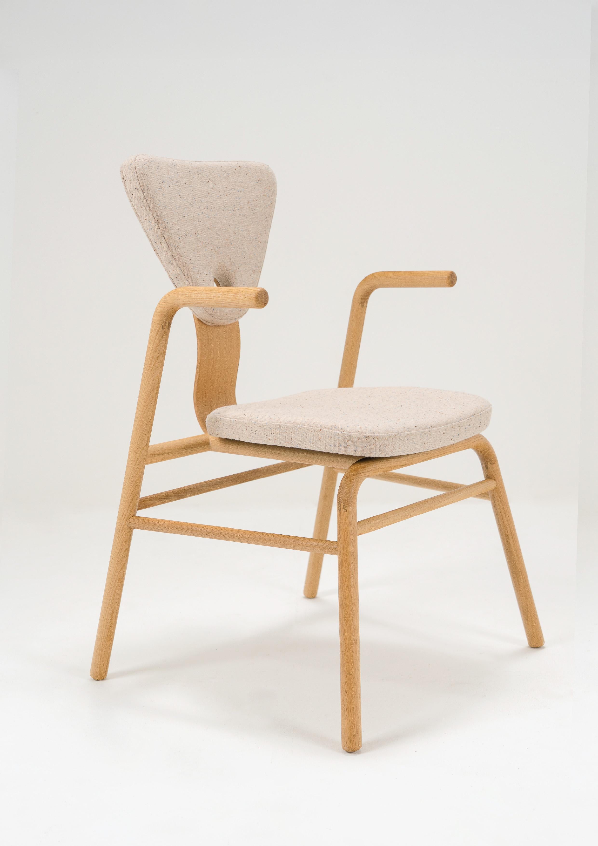 Satz von 4 Eichen-Esszimmerstühlen mit gepolsterter Rückenlehne und Sitzfläche - Modell Boytes (Moderne) im Angebot