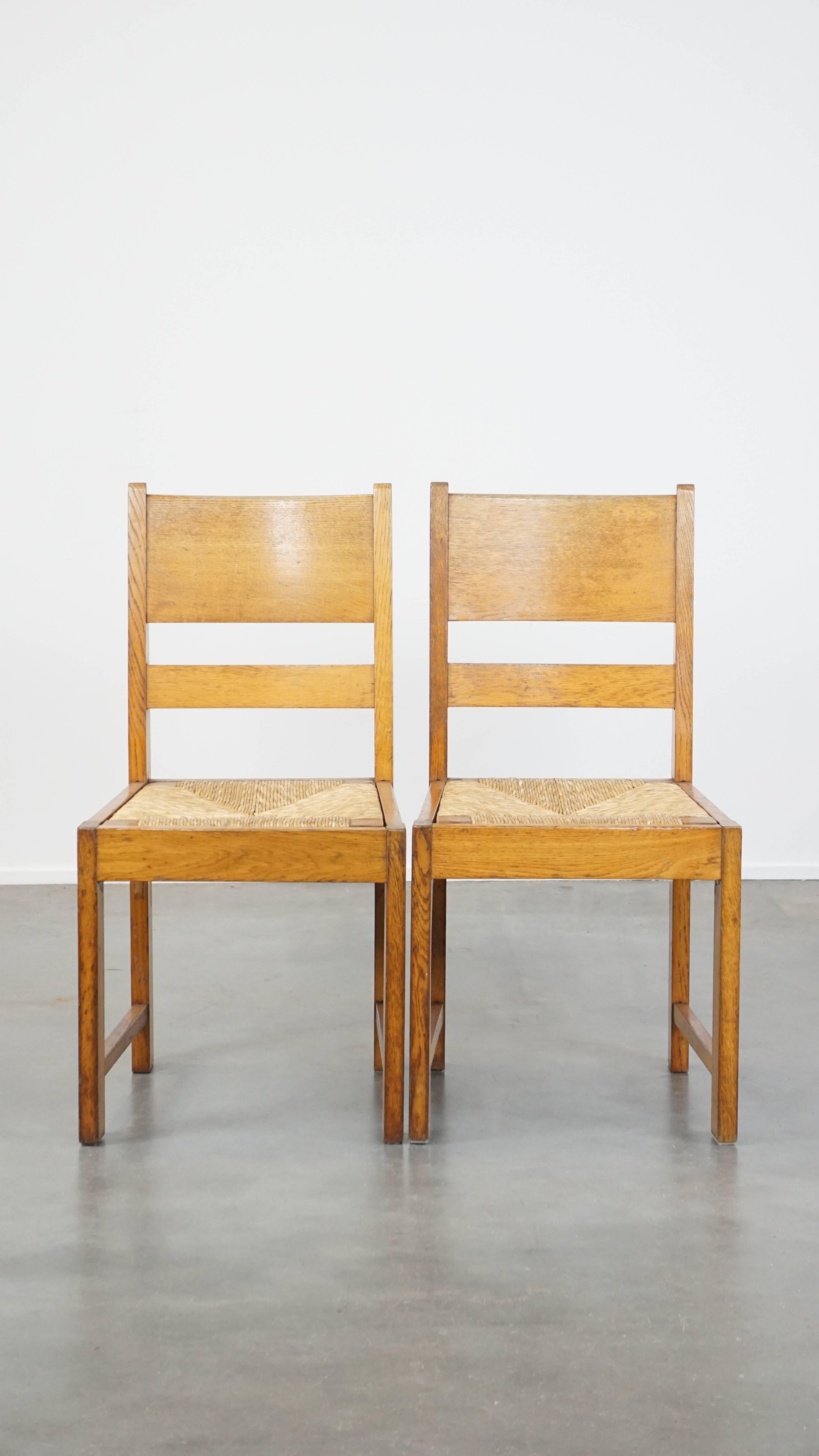 Fatto a mano Set di 4 sedie da pranzo Hague School in rovere dei primi del '900 con sedute in vimini in vendita