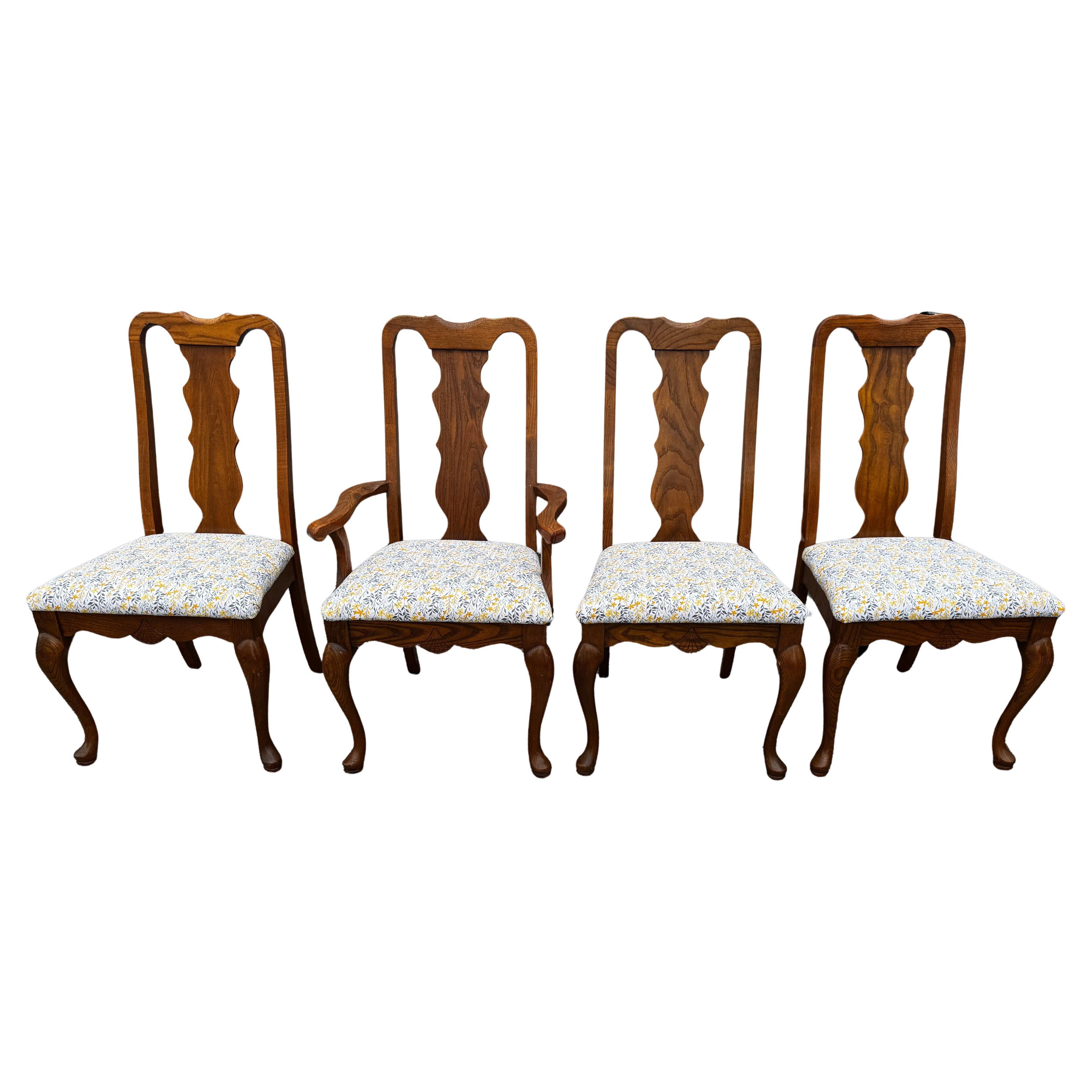 Set of 4 Oak Queen Anne Style Dining Chairs For Sale