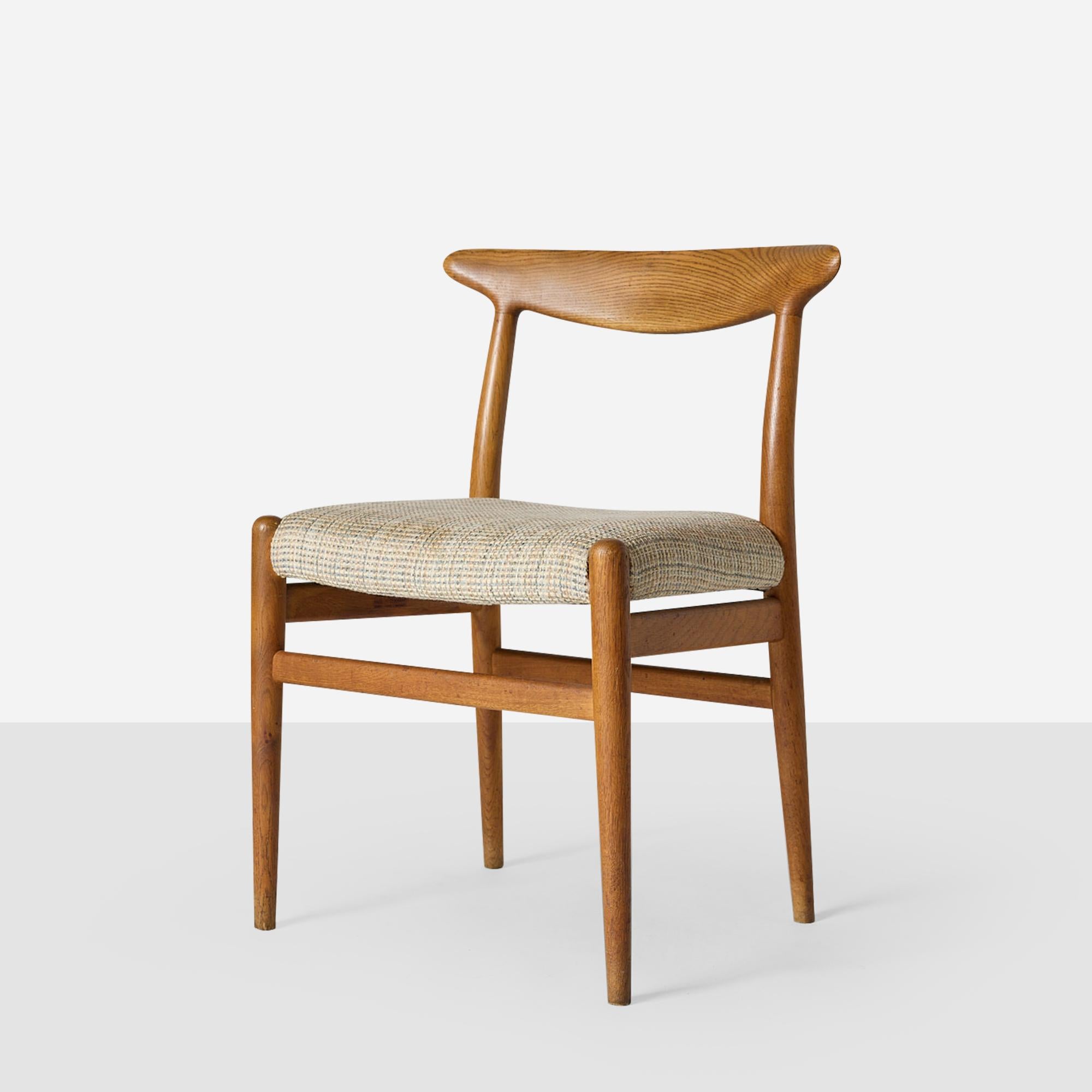 Moderno Set di 4 sedie W2 Oak di Hans Wegner in vendita