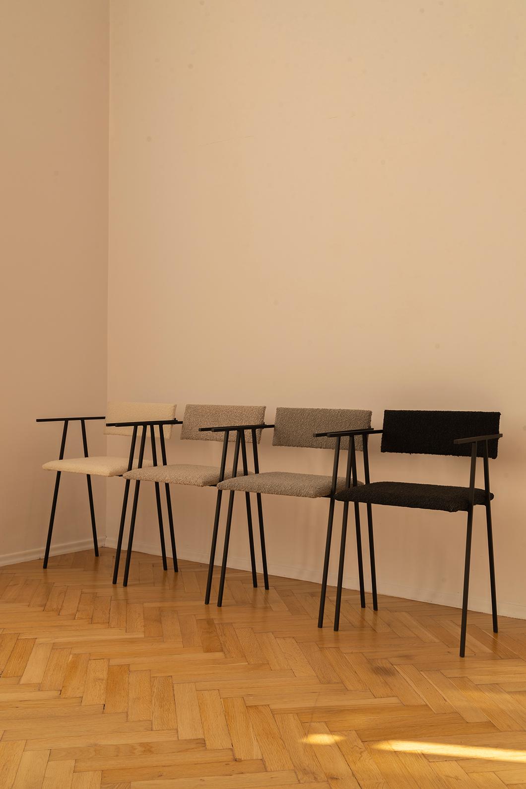 Ensemble de 4 chaises object 058 par NG Design/One
Dimensions : D 45 x L 42 x H 75 cm
Matériaux : Acier peint par poudrage, revêtement Boucle.

Egalement disponible : Tous les objets sont disponibles en différents matériaux et couleurs sur