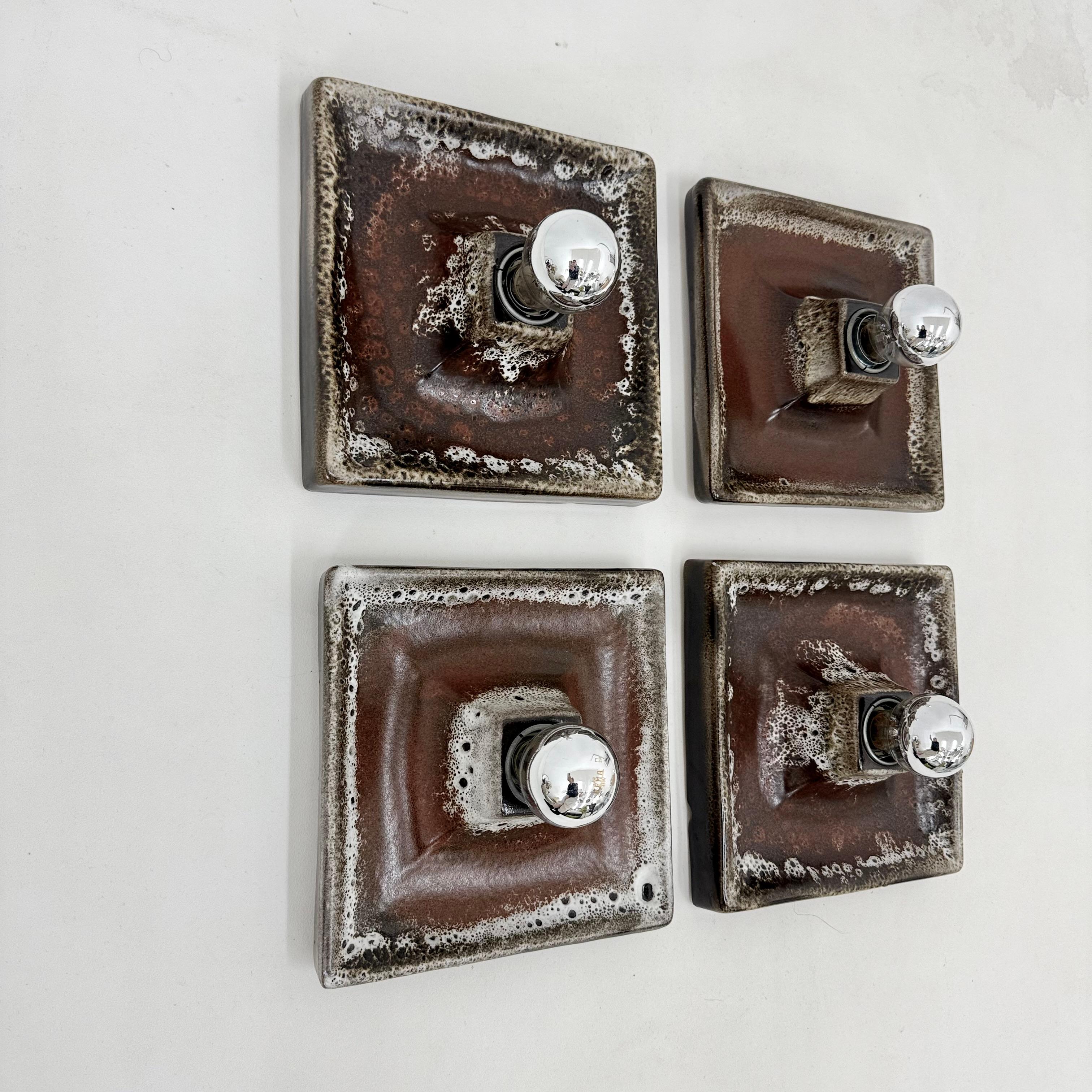 Fine XX secolo Set di 4 lampade da parete in ceramica marrone, anni '70 in vendita